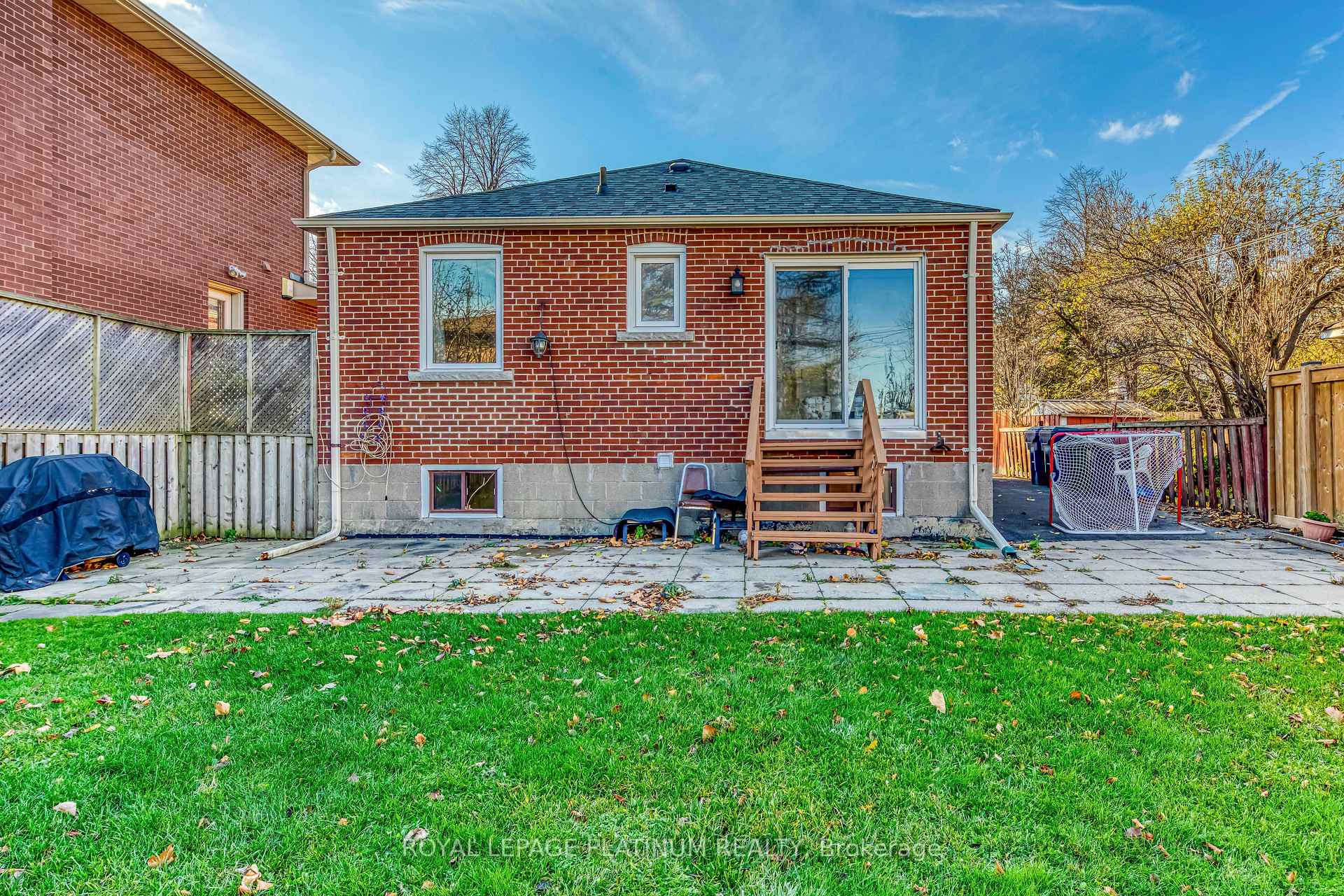 Photo 37 of 41 Edilou Drive, Etobicoke, Alderwood — HOMEH