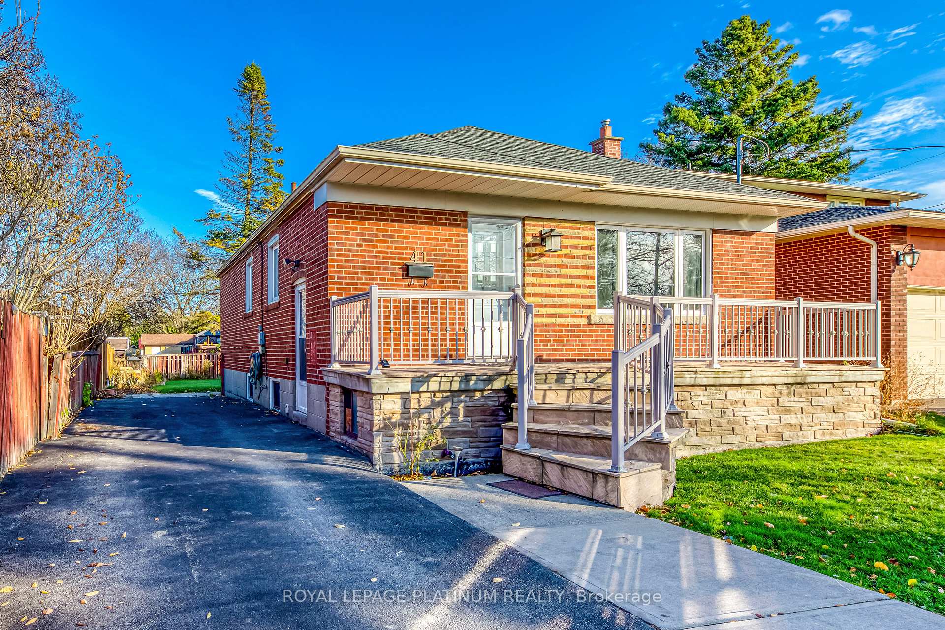 Photo 38 of 41 Edilou Drive, Etobicoke, Alderwood — HOMEH