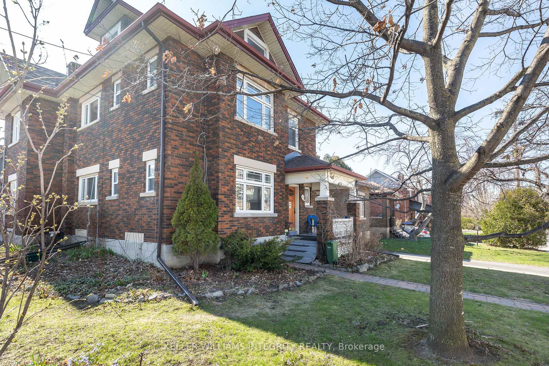 Photo 3 of Unit 1, 106 Harmer Avenue, Ottawa, Ottawa West — HOMEH