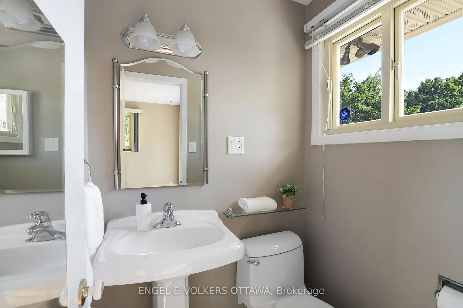 Photo 249 of 45 Thomas Street S, Arnprior — HOMEH