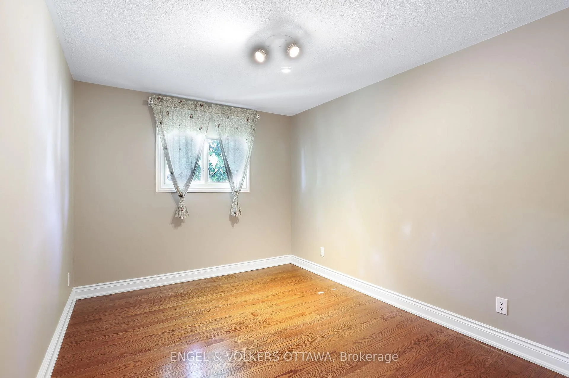 Photo 288 of 45 Thomas Street S, Arnprior — HOMEH