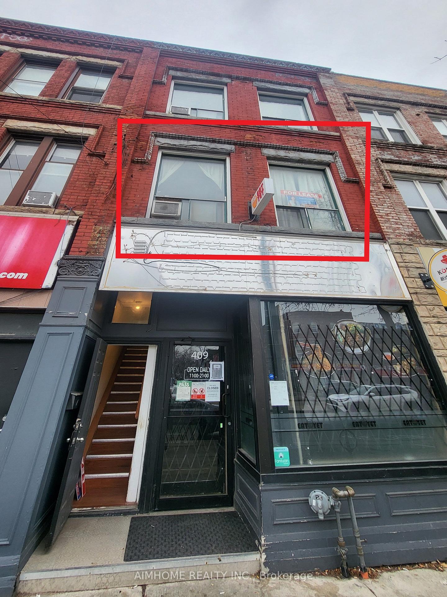 Front of Unit Room #1, 409 Spadina Avenue