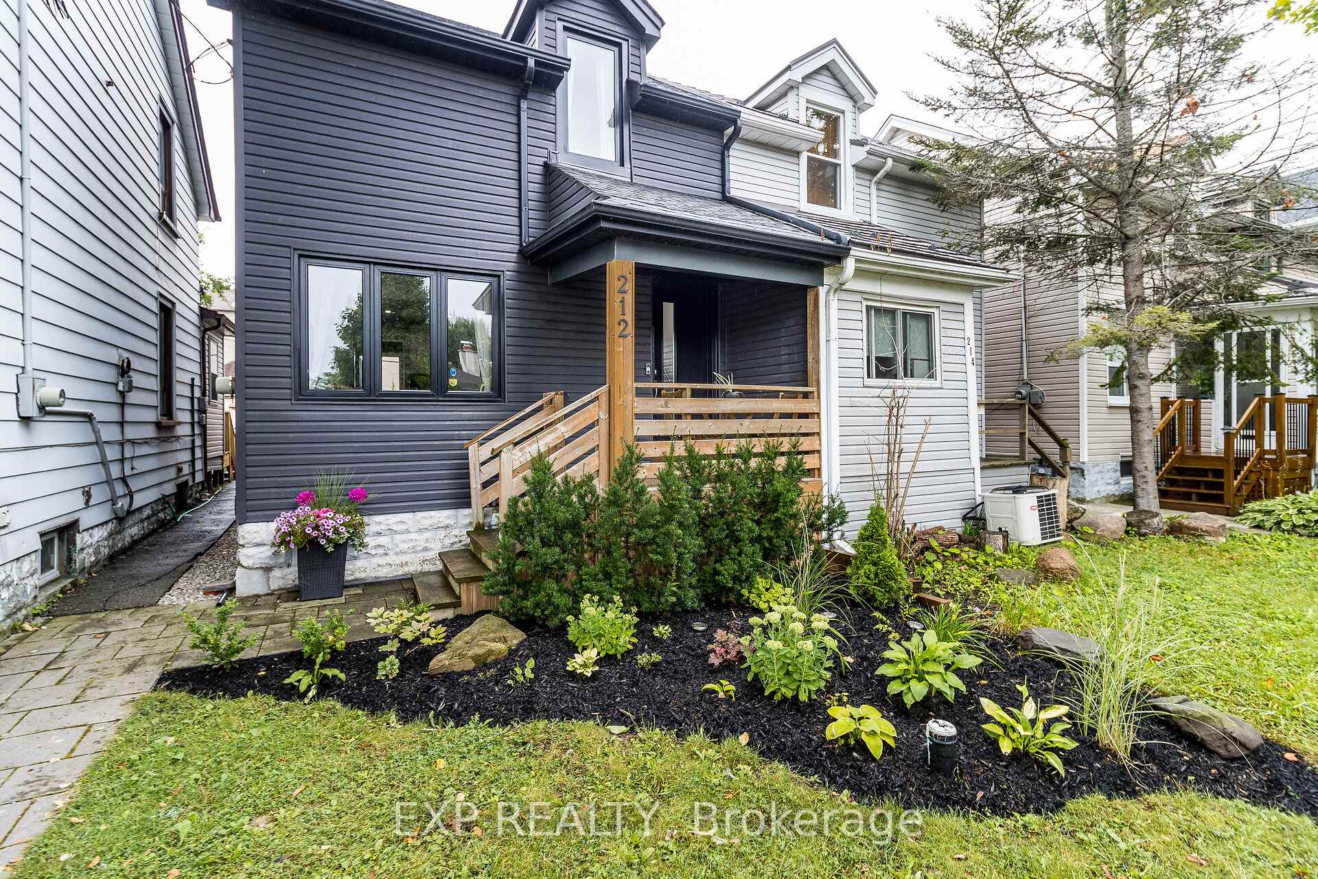 Photo 1 of 212 Sixth Street, Etobicoke, New Toronto — HOMEH