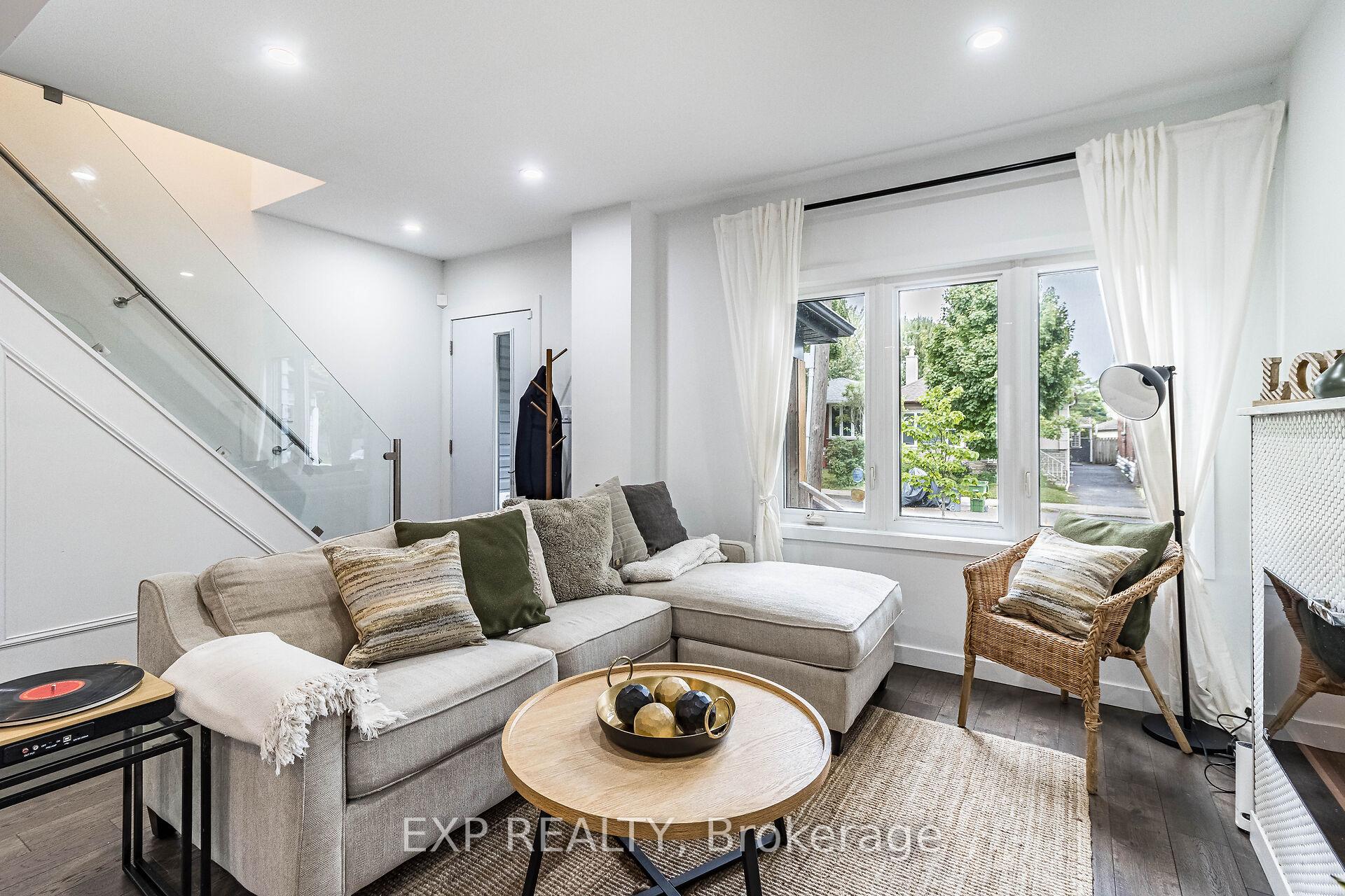 Photo 4 of 212 Sixth Street, Etobicoke, New Toronto — HOMEH