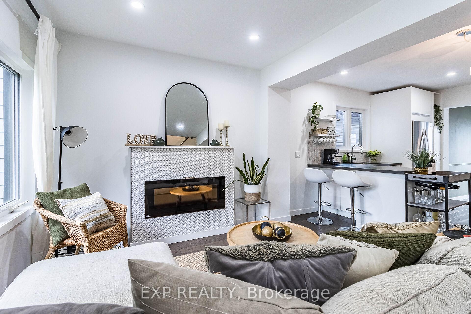 Photo 5 of 212 Sixth Street, Etobicoke, New Toronto — HOMEH