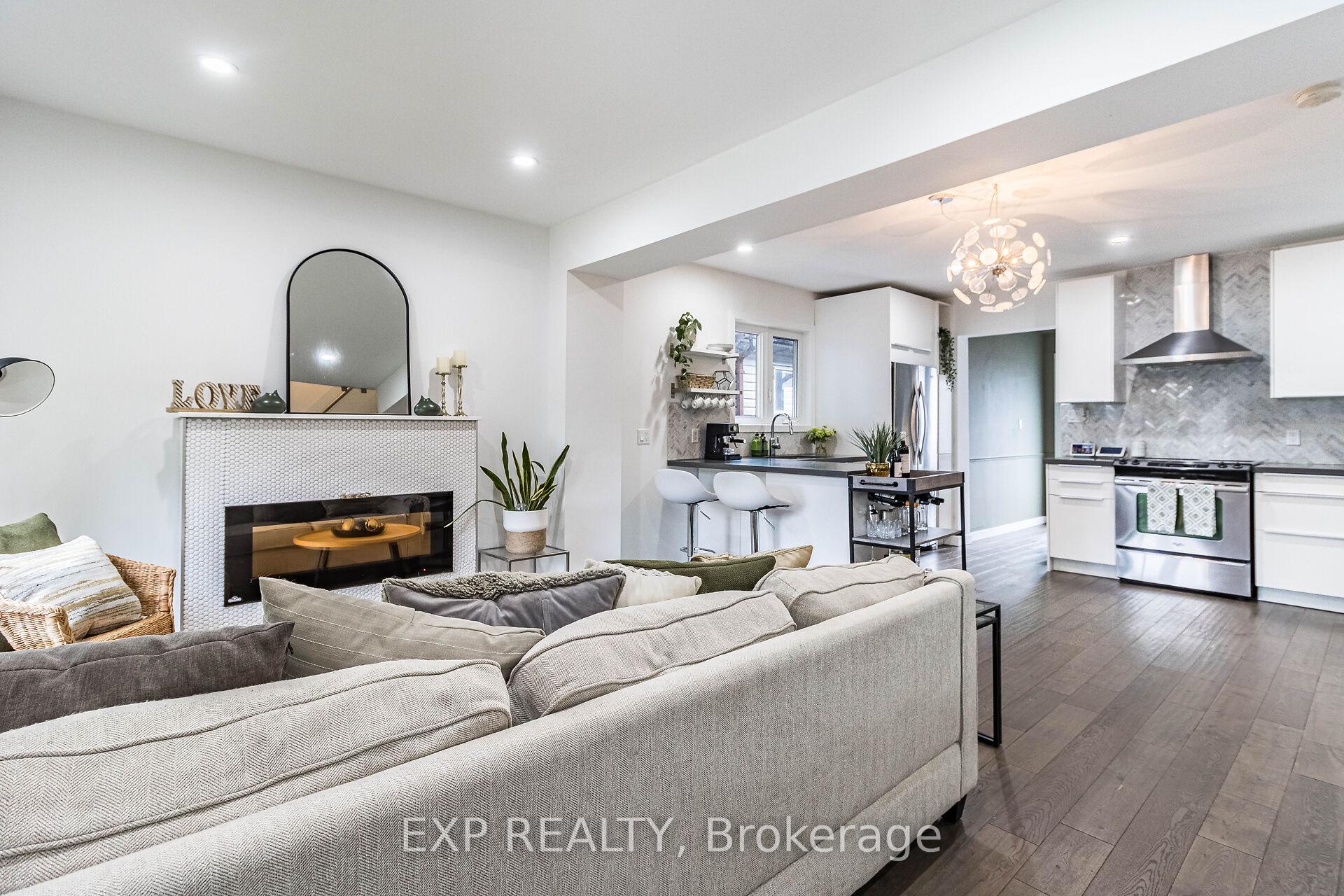 Photo 6 of 212 Sixth Street, Etobicoke, New Toronto — HOMEH