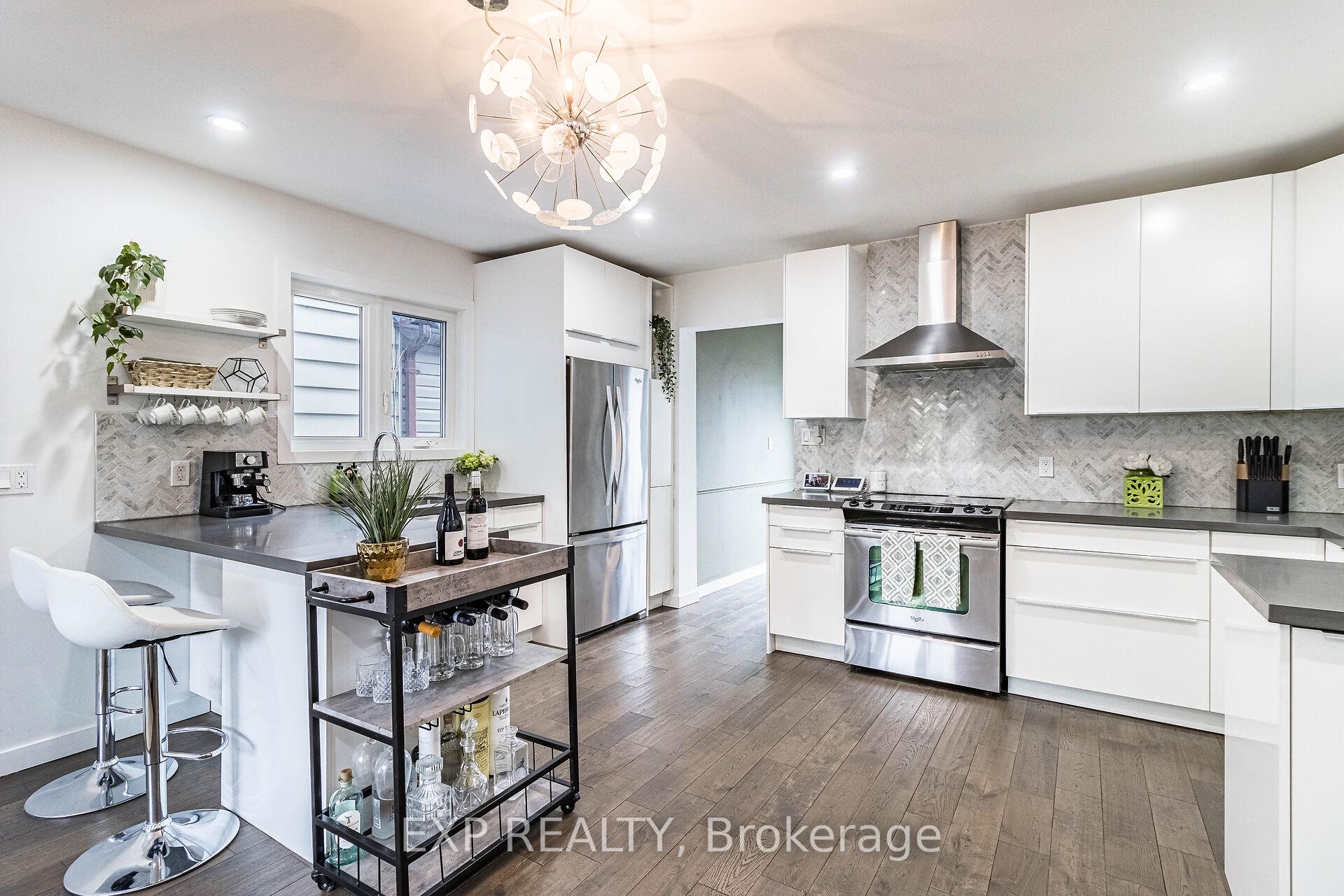 Photo 7 of 212 Sixth Street, Etobicoke, New Toronto — HOMEH