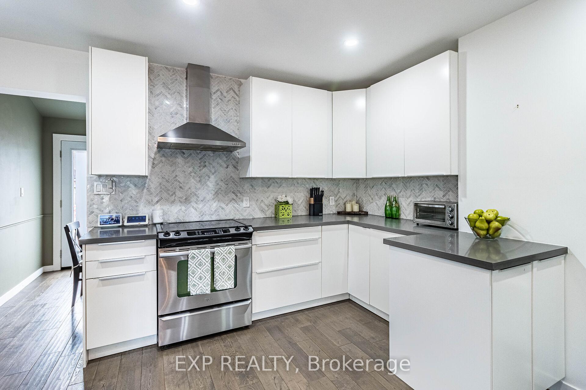 Photo 8 of 212 Sixth Street, Etobicoke, New Toronto — HOMEH
