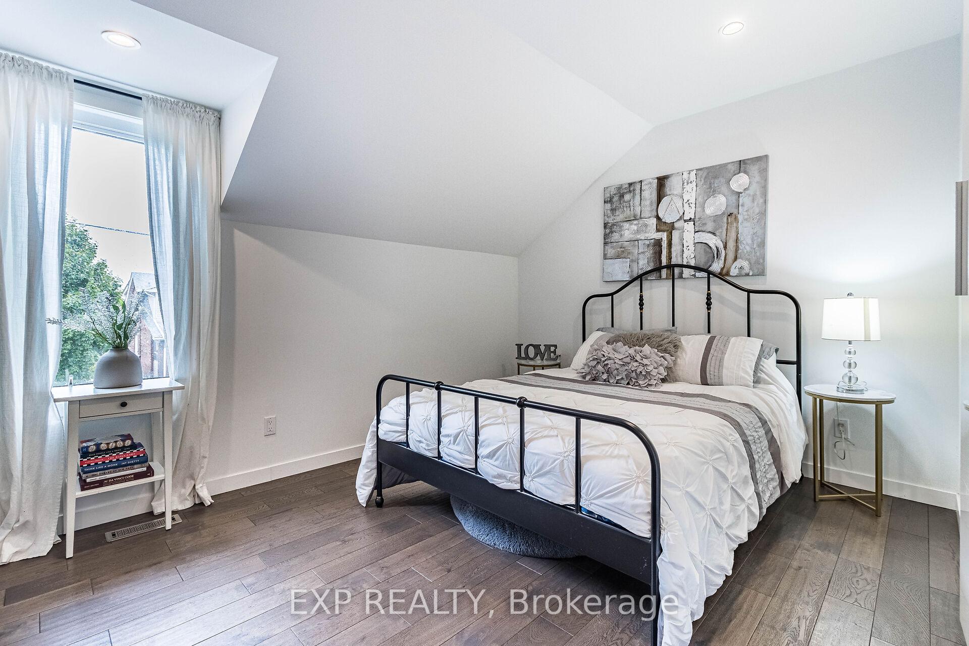 Photo 13 of 212 Sixth Street, Etobicoke, New Toronto — HOMEH