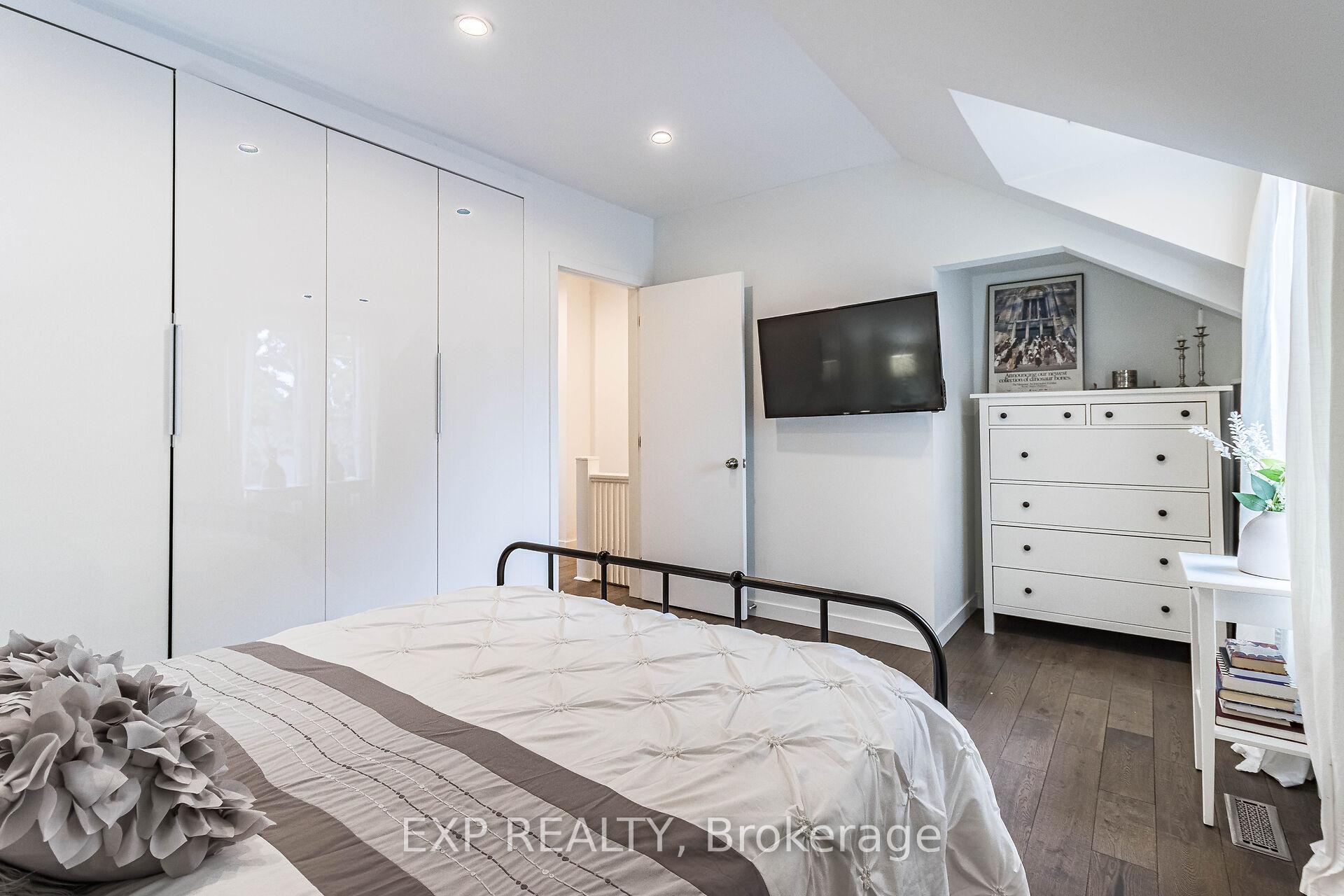 Photo 14 of 212 Sixth Street, Etobicoke, New Toronto — HOMEH