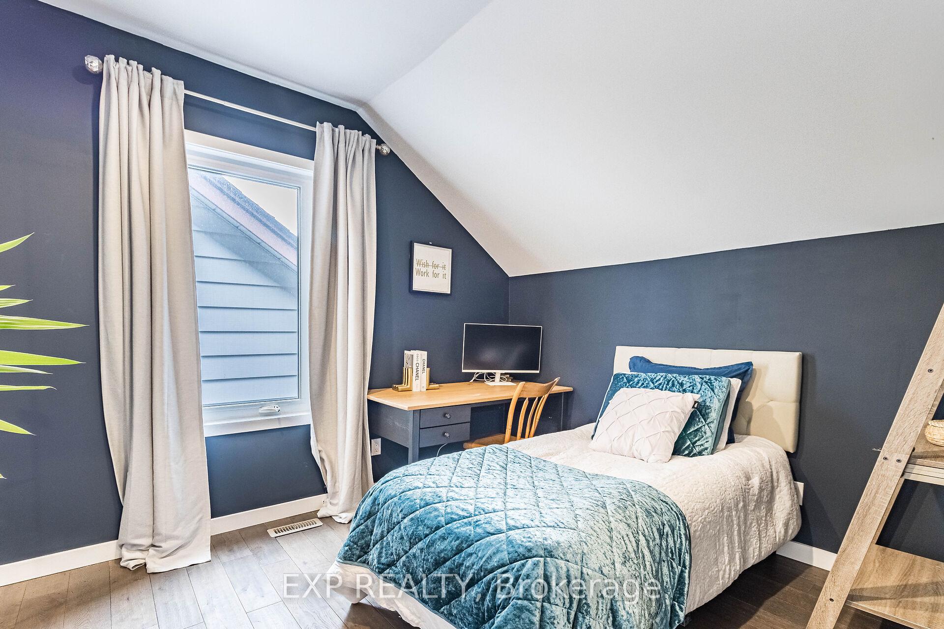 Photo 15 of 212 Sixth Street, Etobicoke, New Toronto — HOMEH