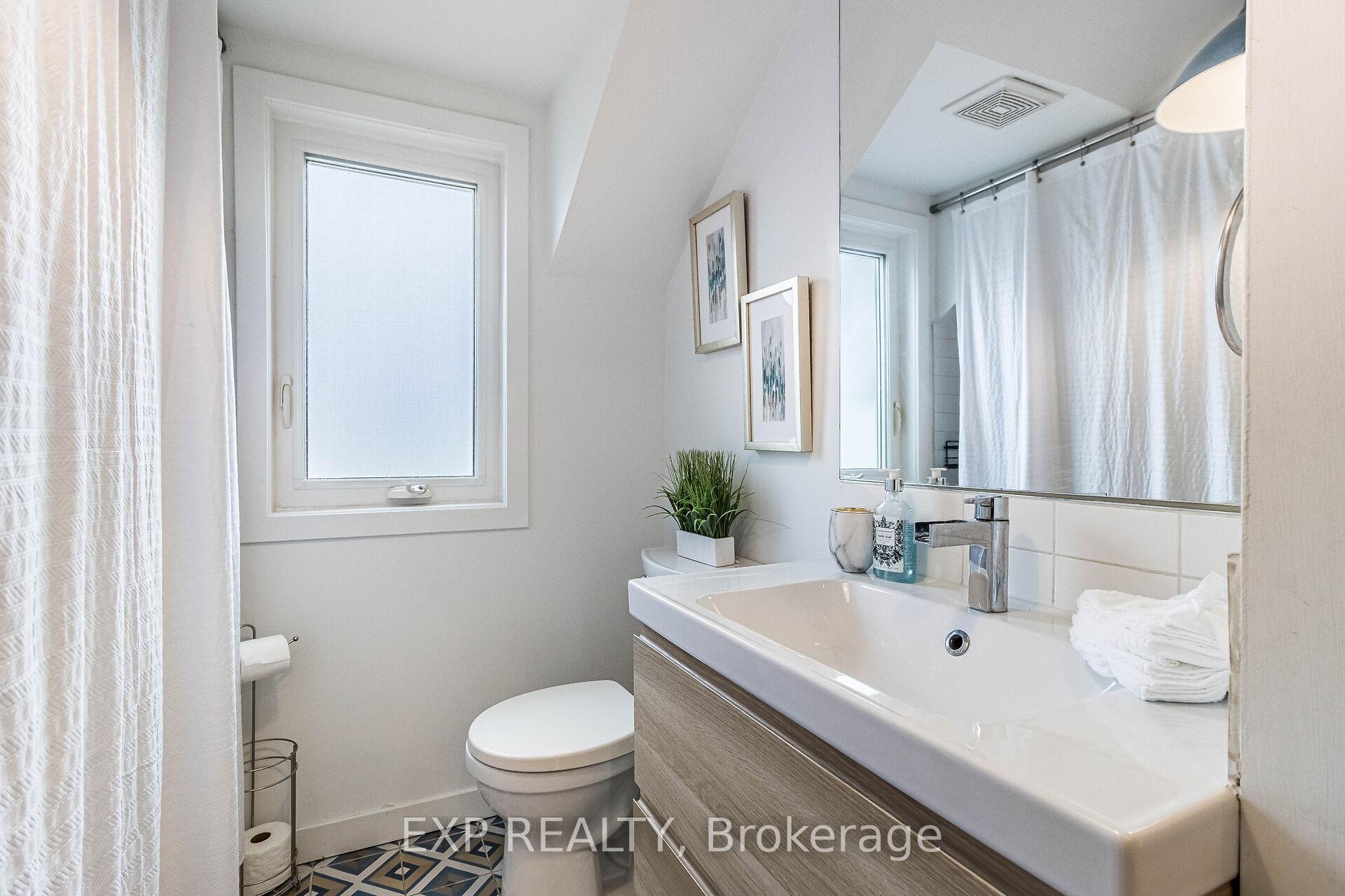 Photo 17 of 212 Sixth Street, Etobicoke, New Toronto — HOMEH