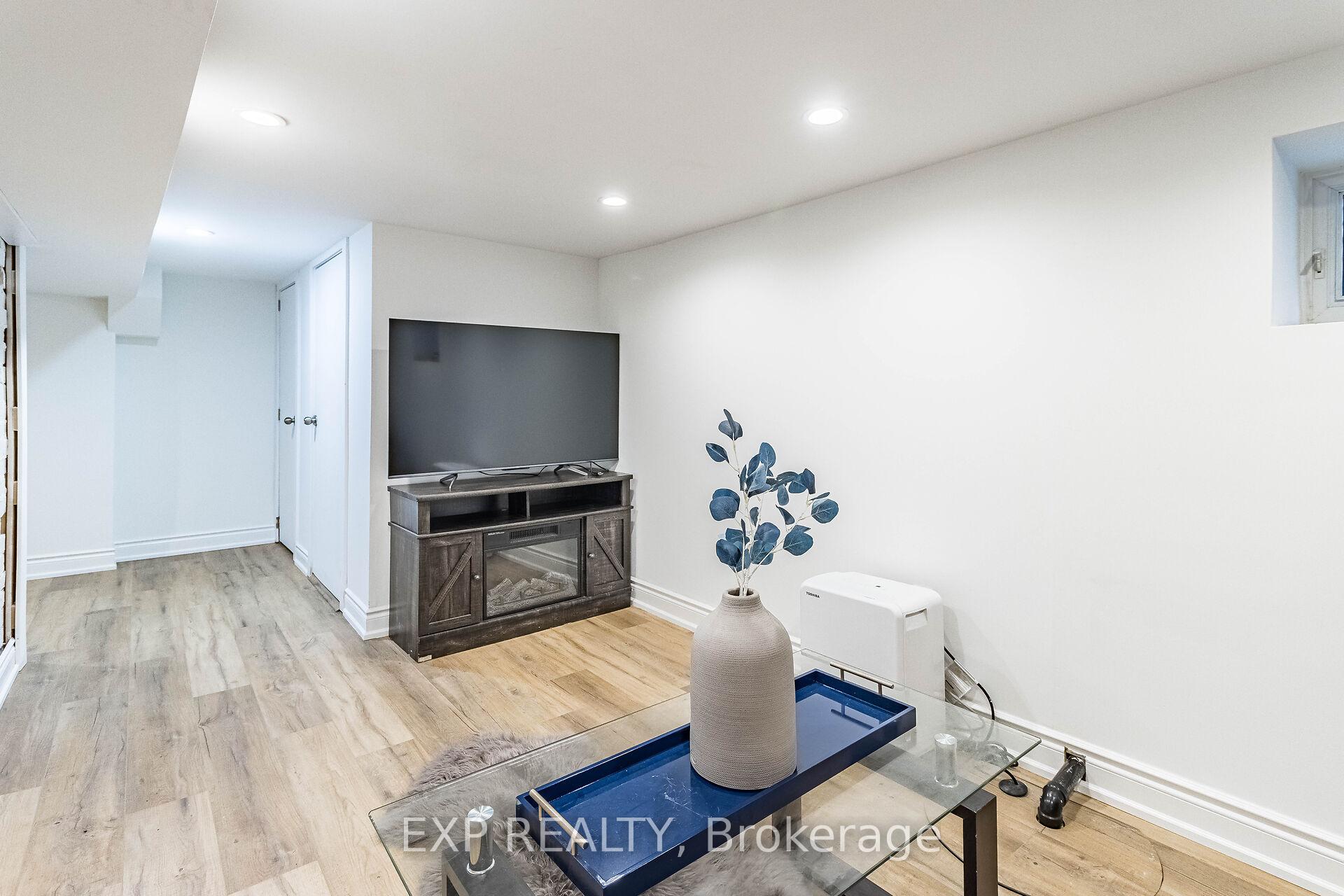 Photo 22 of 212 Sixth Street, Etobicoke, New Toronto — HOMEH