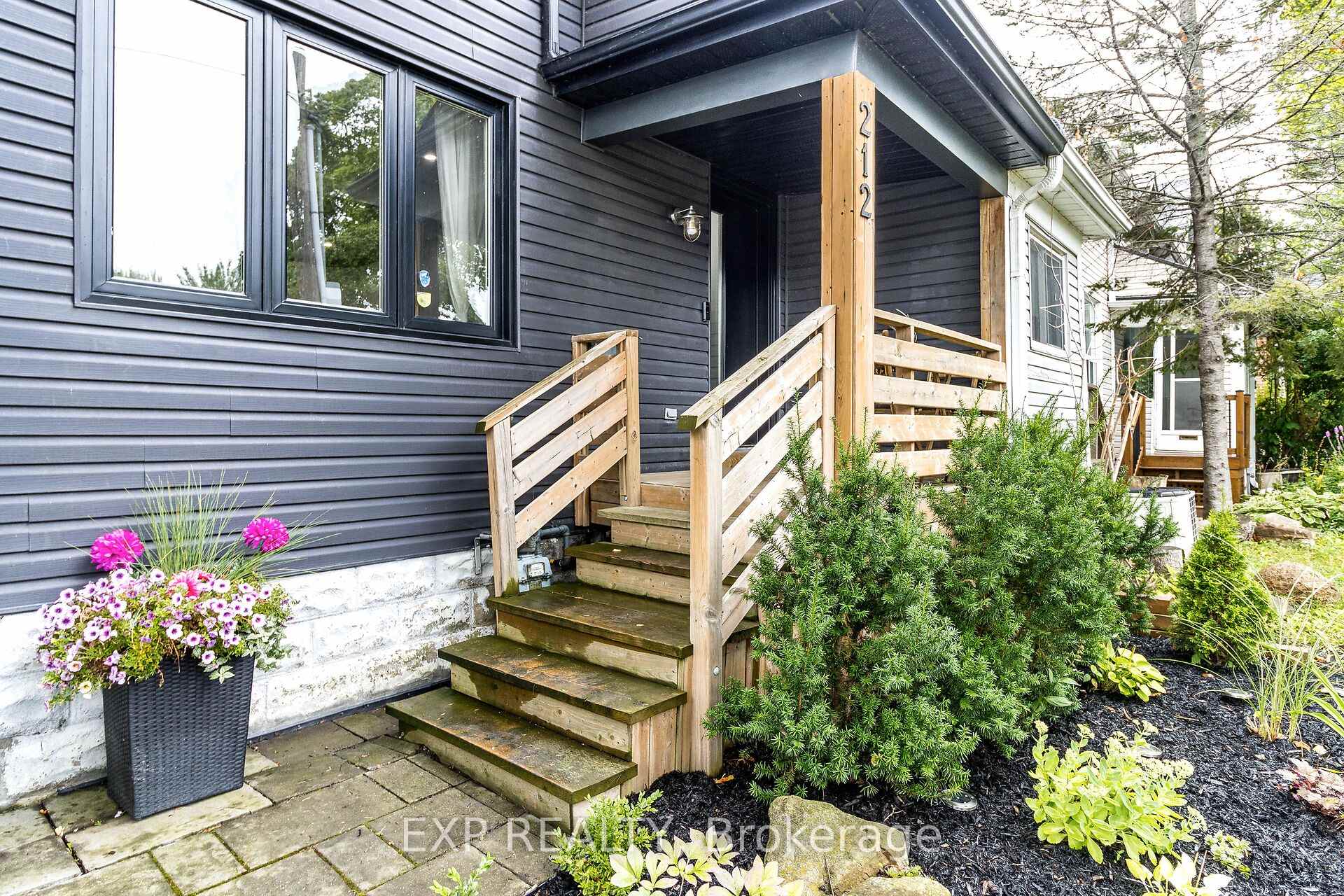 Photo 34 of 212 Sixth Street, Etobicoke, New Toronto — HOMEH