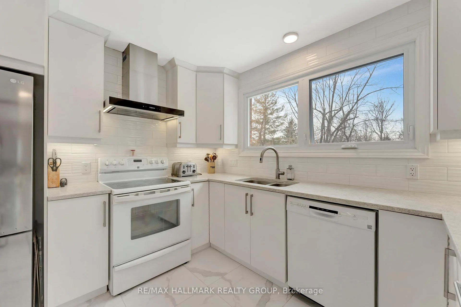 Photo 106 of 2121 Fillmore Crescent, Ottawa, Beacon Hill North — HOMEH