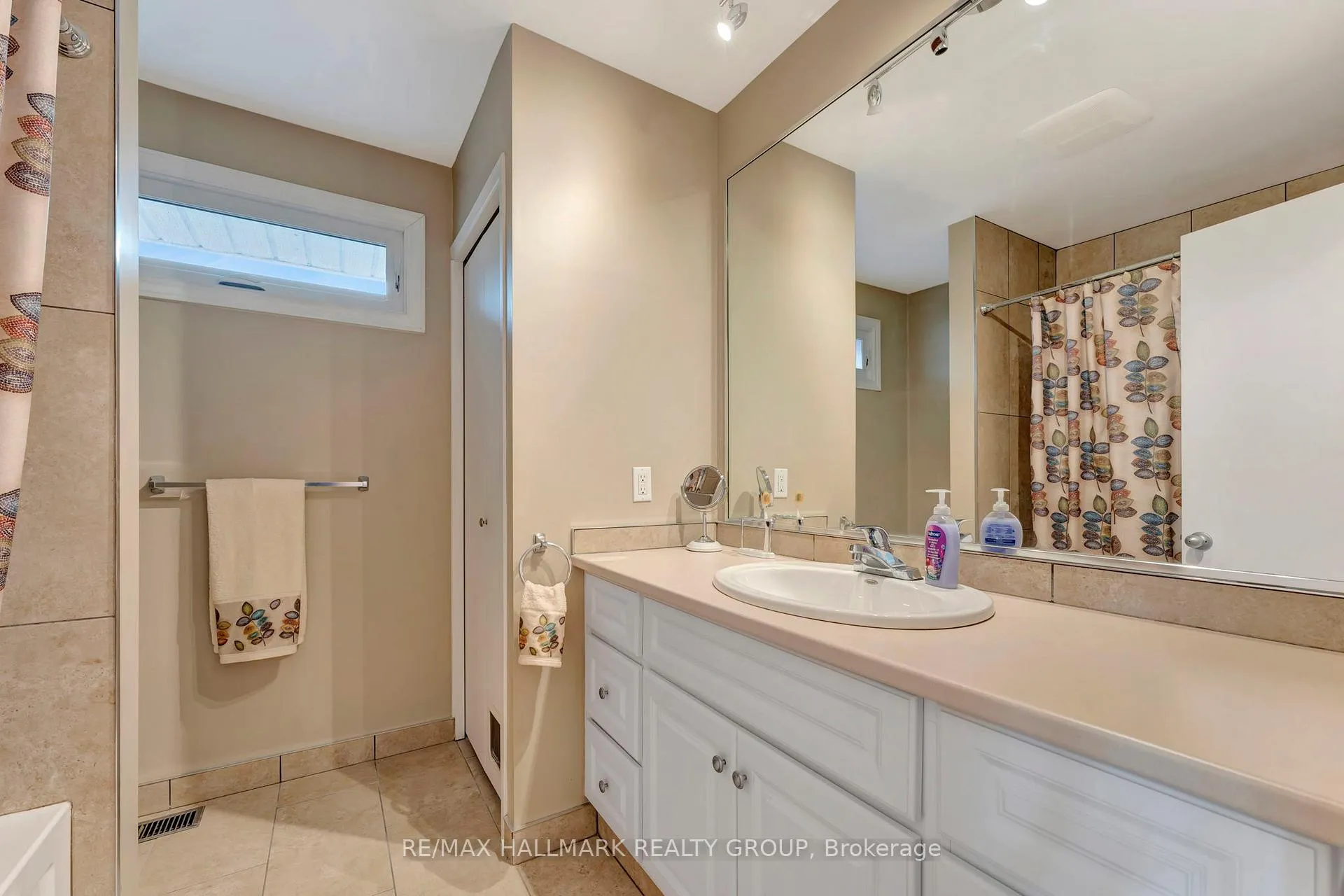 Photo 244 of 2121 Fillmore Crescent, Ottawa, Beacon Hill North — HOMEH