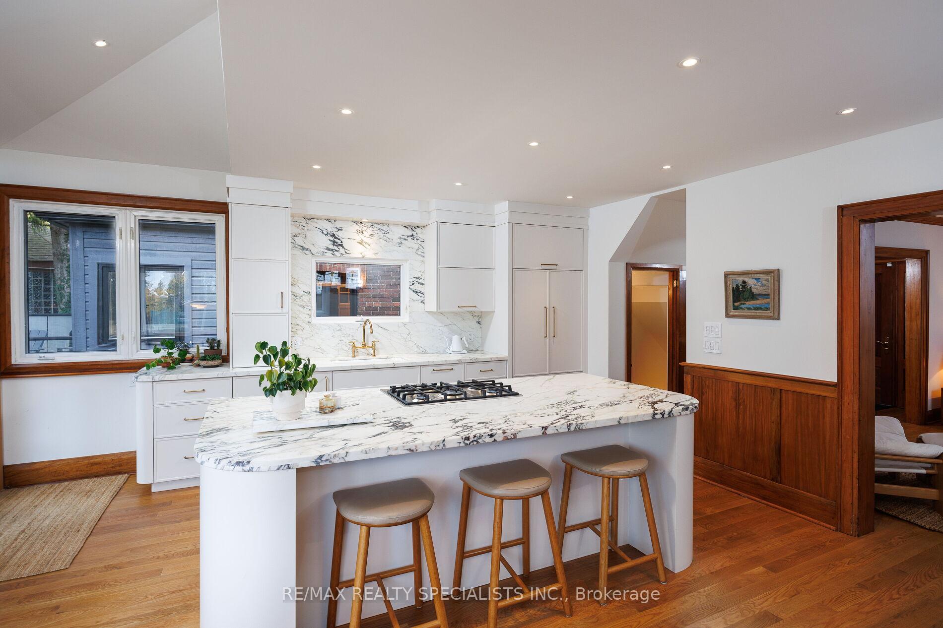 Photo 2 of 28 Eleventh Street, Etobicoke, New Toronto — HOMEH
