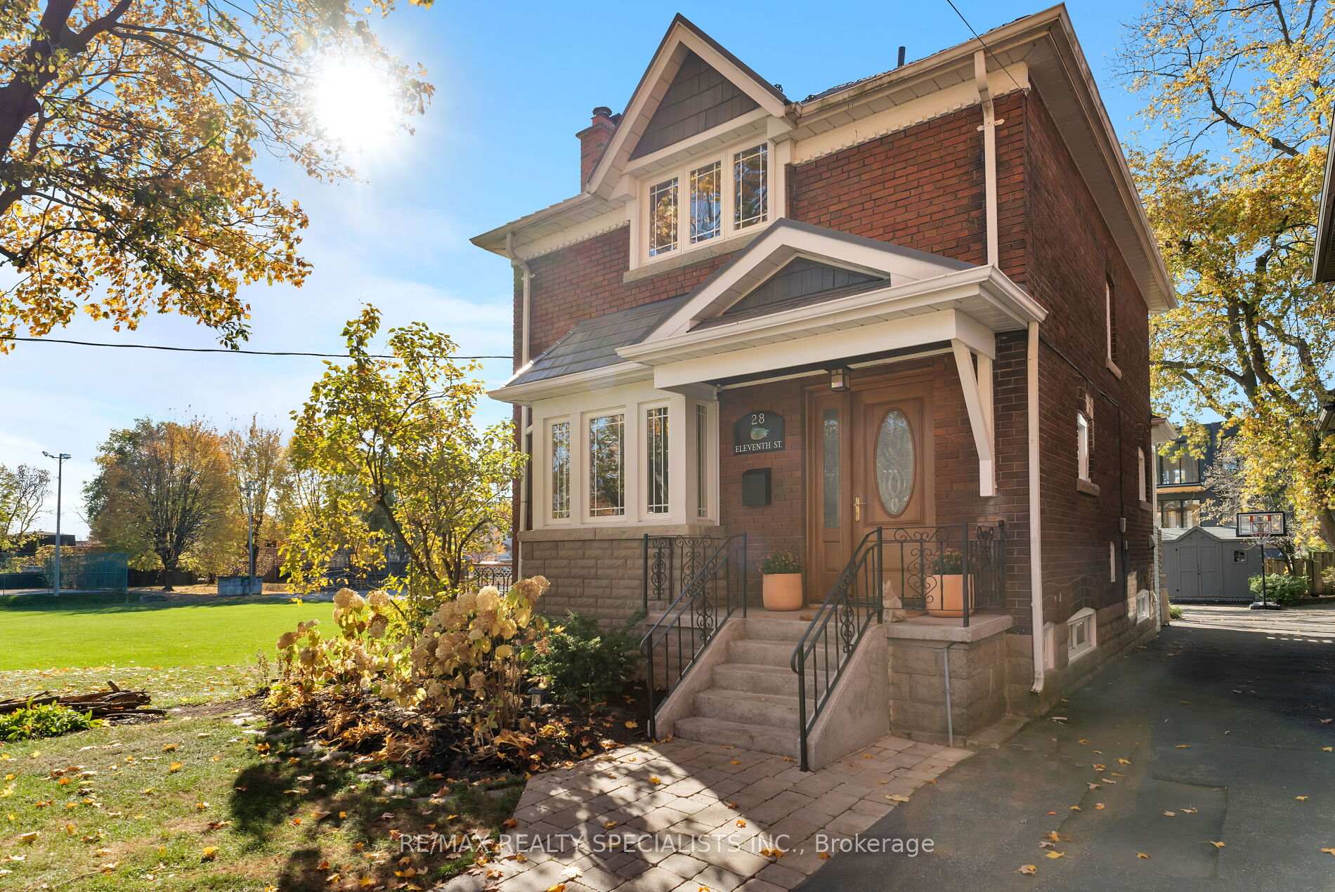Photo 33 of 28 Eleventh Street, Etobicoke, New Toronto — HOMEH