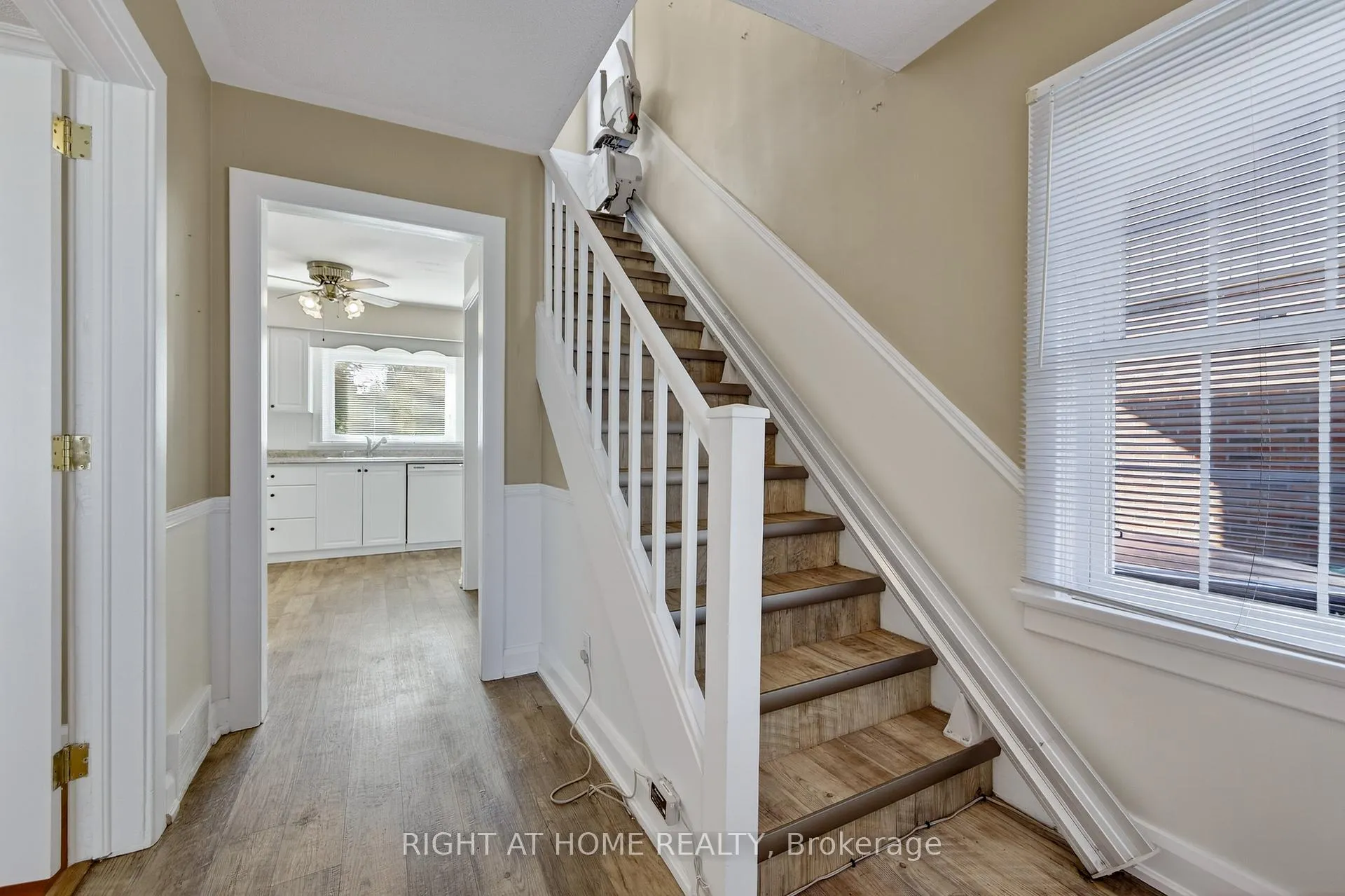 Photo 3 of 44 Newton Street, Barrie, Wellington — HOMEH