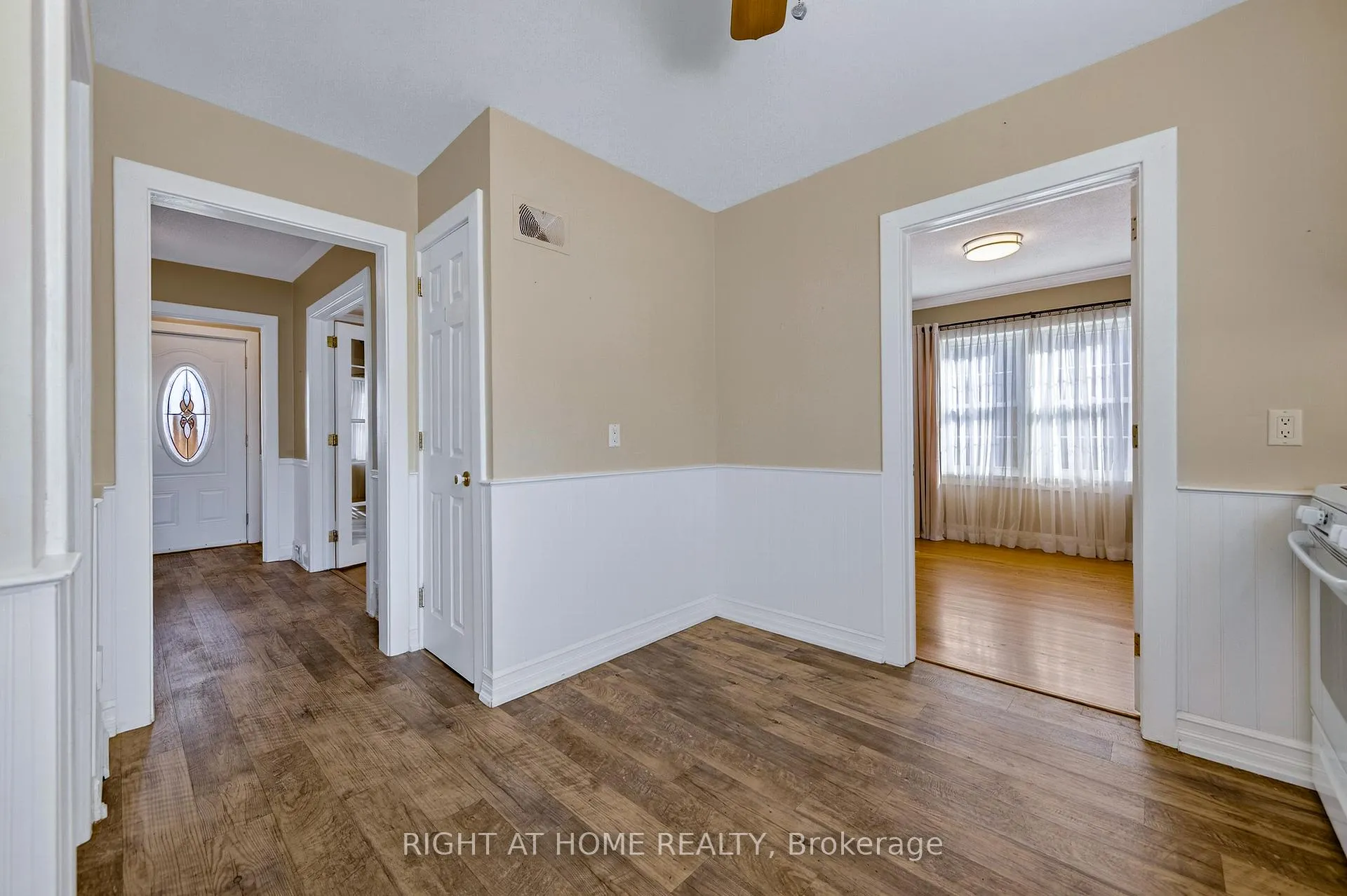 Photo 9 of 44 Newton Street, Barrie, Wellington — HOMEH