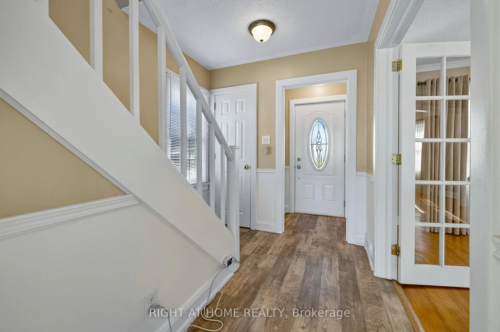Photo 10 of 44 Newton Street, Barrie, Wellington — HOMEH