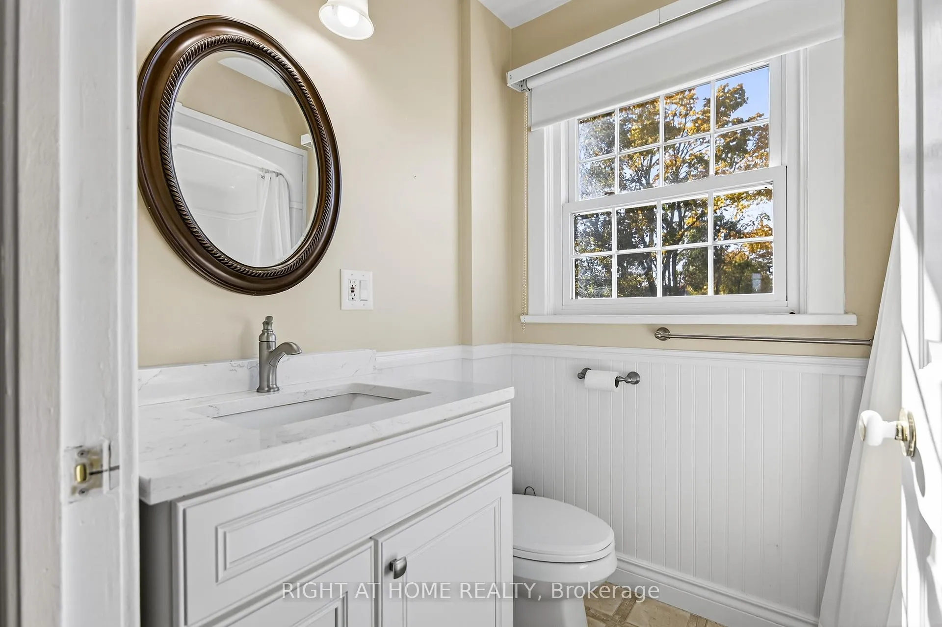 Photo 17 of 44 Newton Street, Barrie, Wellington — HOMEH