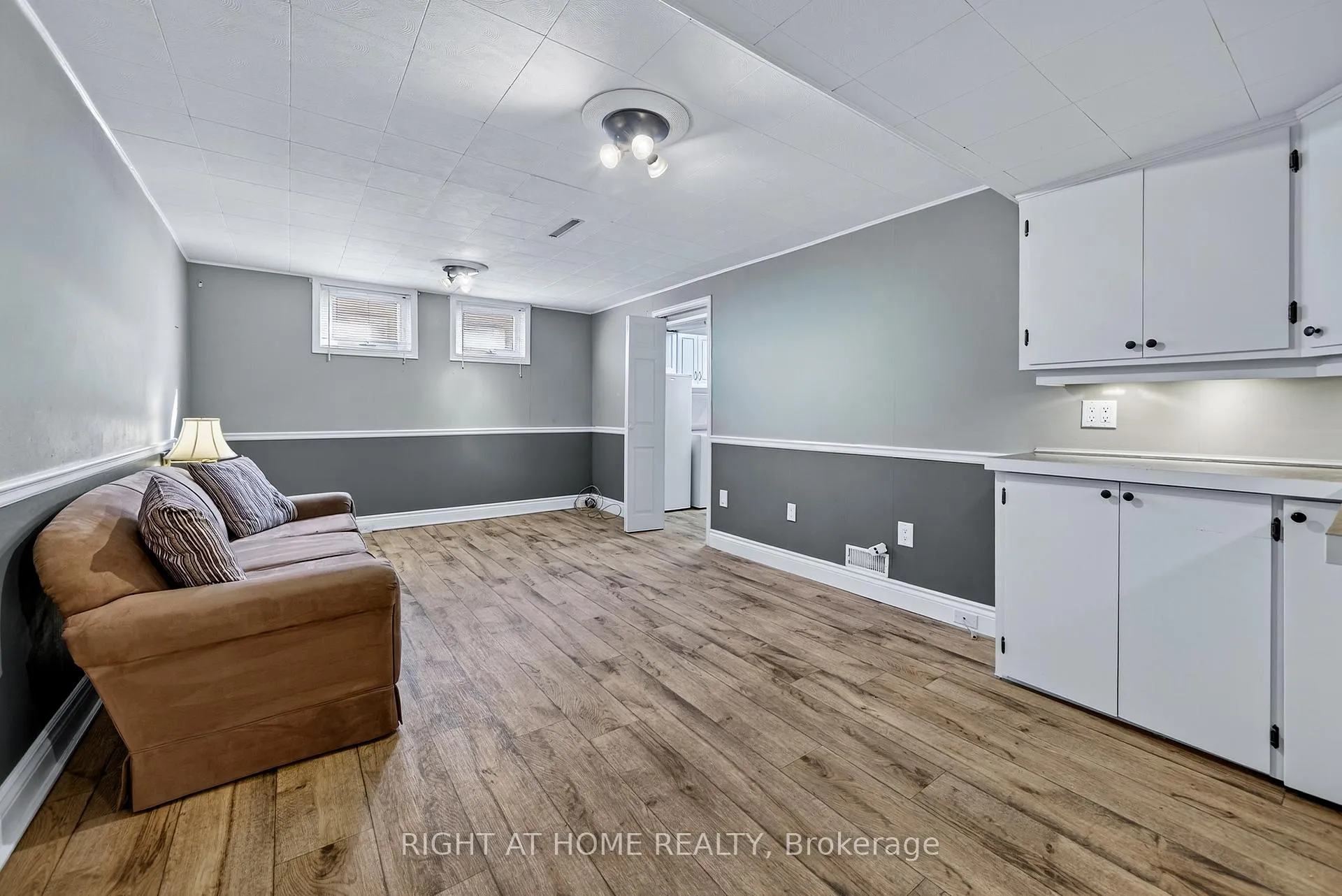 Photo 20 of 44 Newton Street, Barrie, Wellington — HOMEH