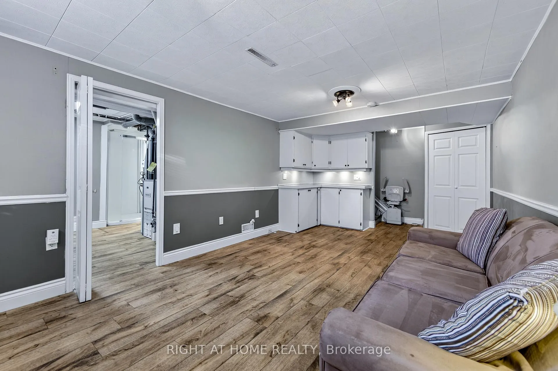 Photo 21 of 44 Newton Street, Barrie, Wellington — HOMEH