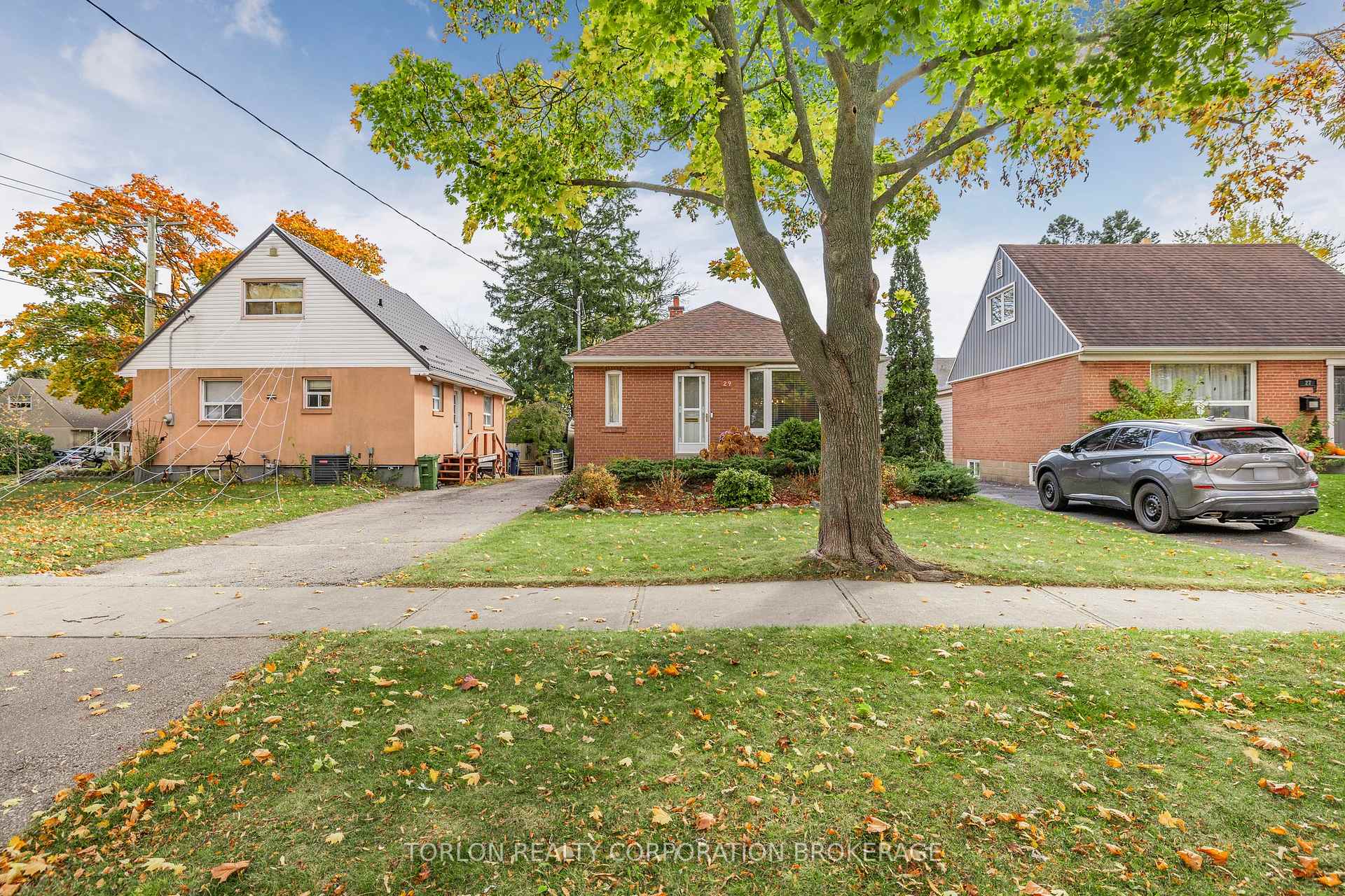 Photo 3 of 29 Mitcham Drive, Etobicoke, Alderwood — HOMEH