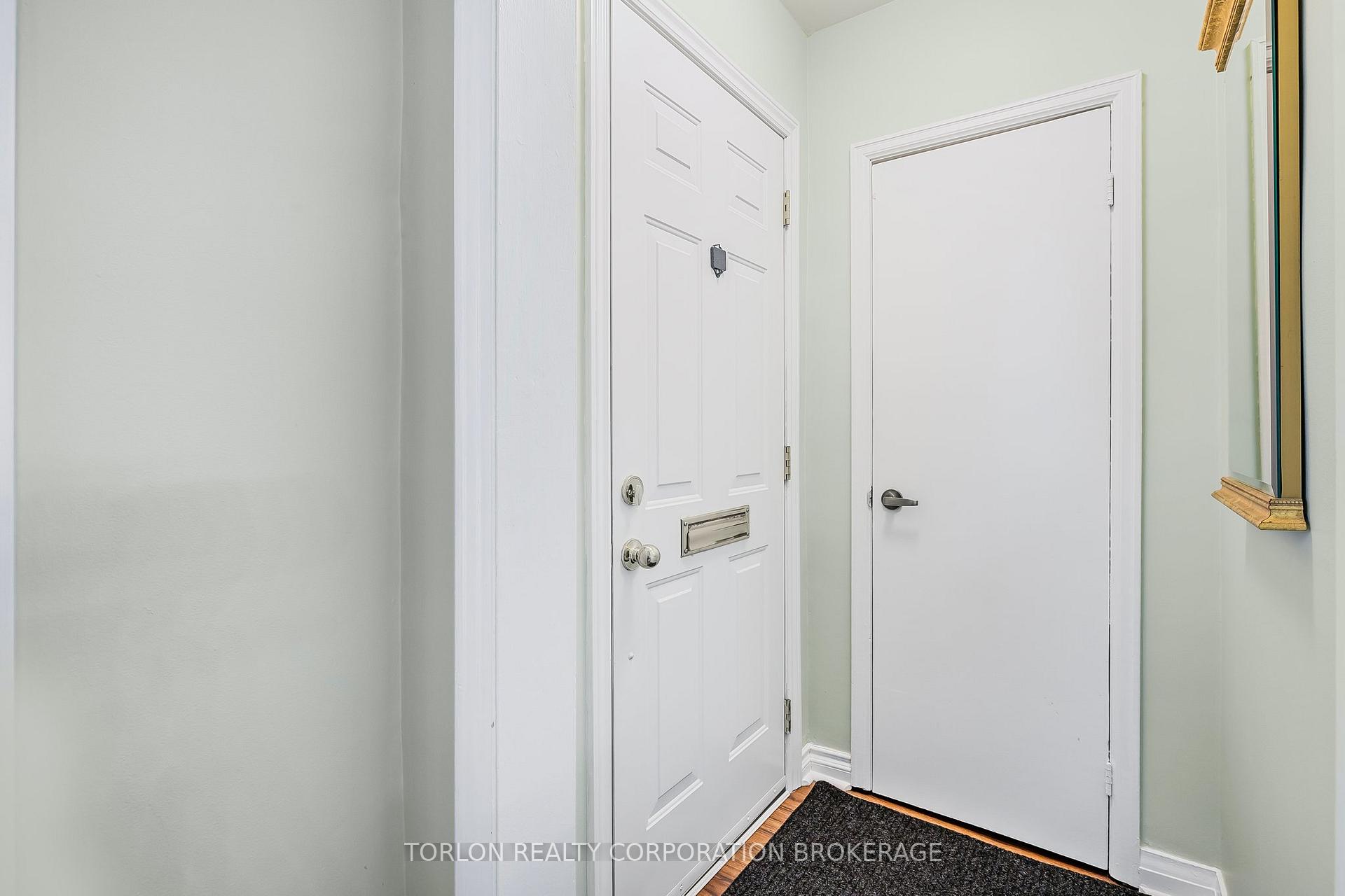 Photo 4 of 29 Mitcham Drive, Etobicoke, Alderwood — HOMEH