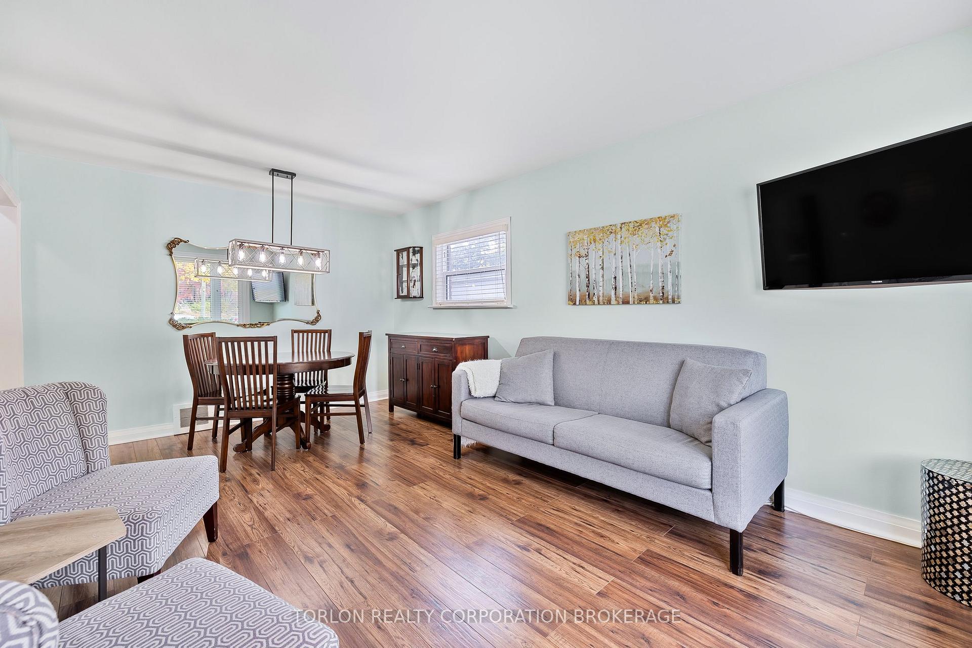 Photo 5 of 29 Mitcham Drive, Etobicoke, Alderwood — HOMEH