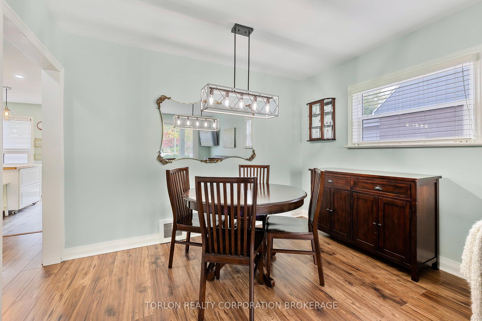 Photo 7 of 29 Mitcham Drive, Etobicoke, Alderwood — HOMEH