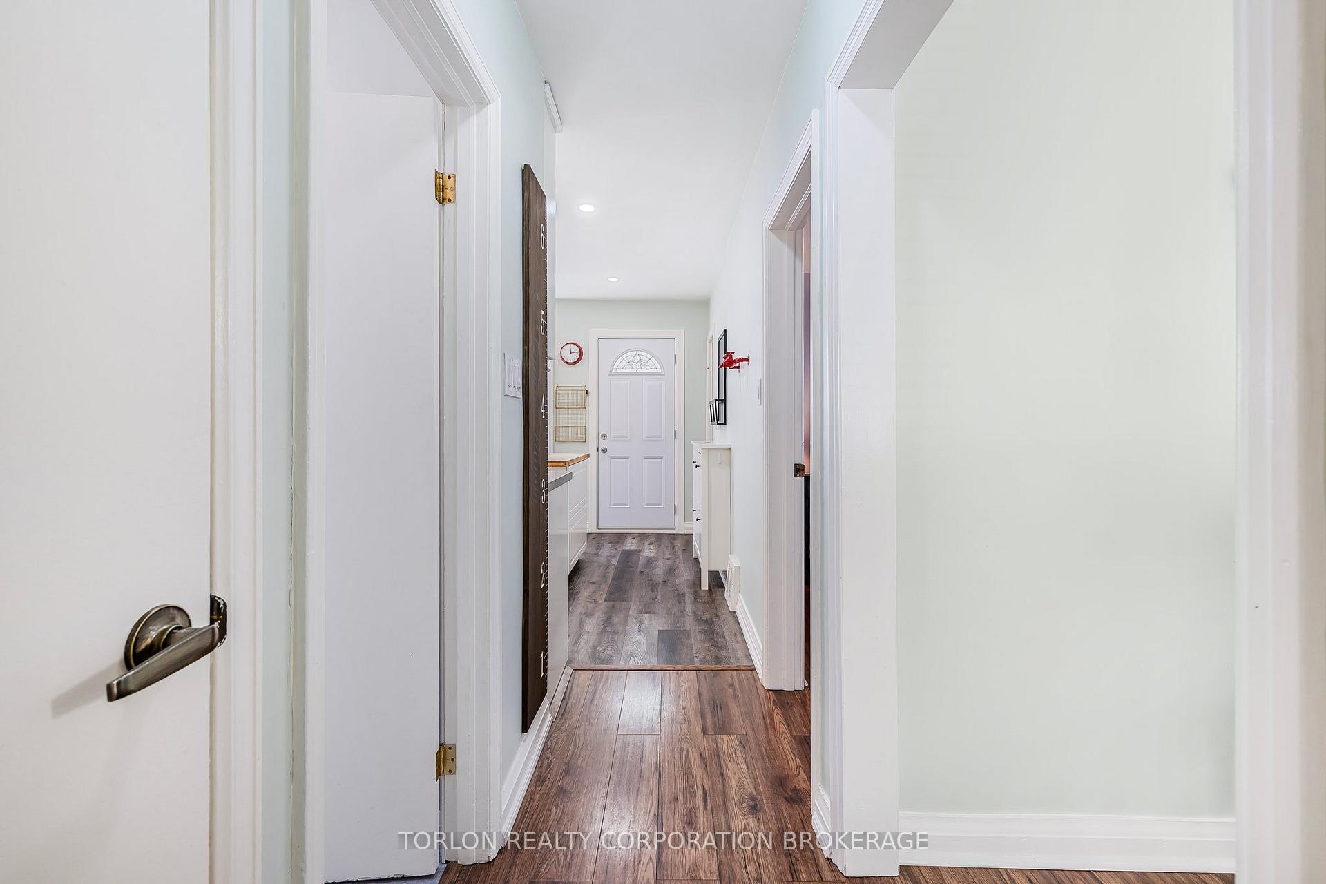 Photo 9 of 29 Mitcham Drive, Etobicoke, Alderwood — HOMEH