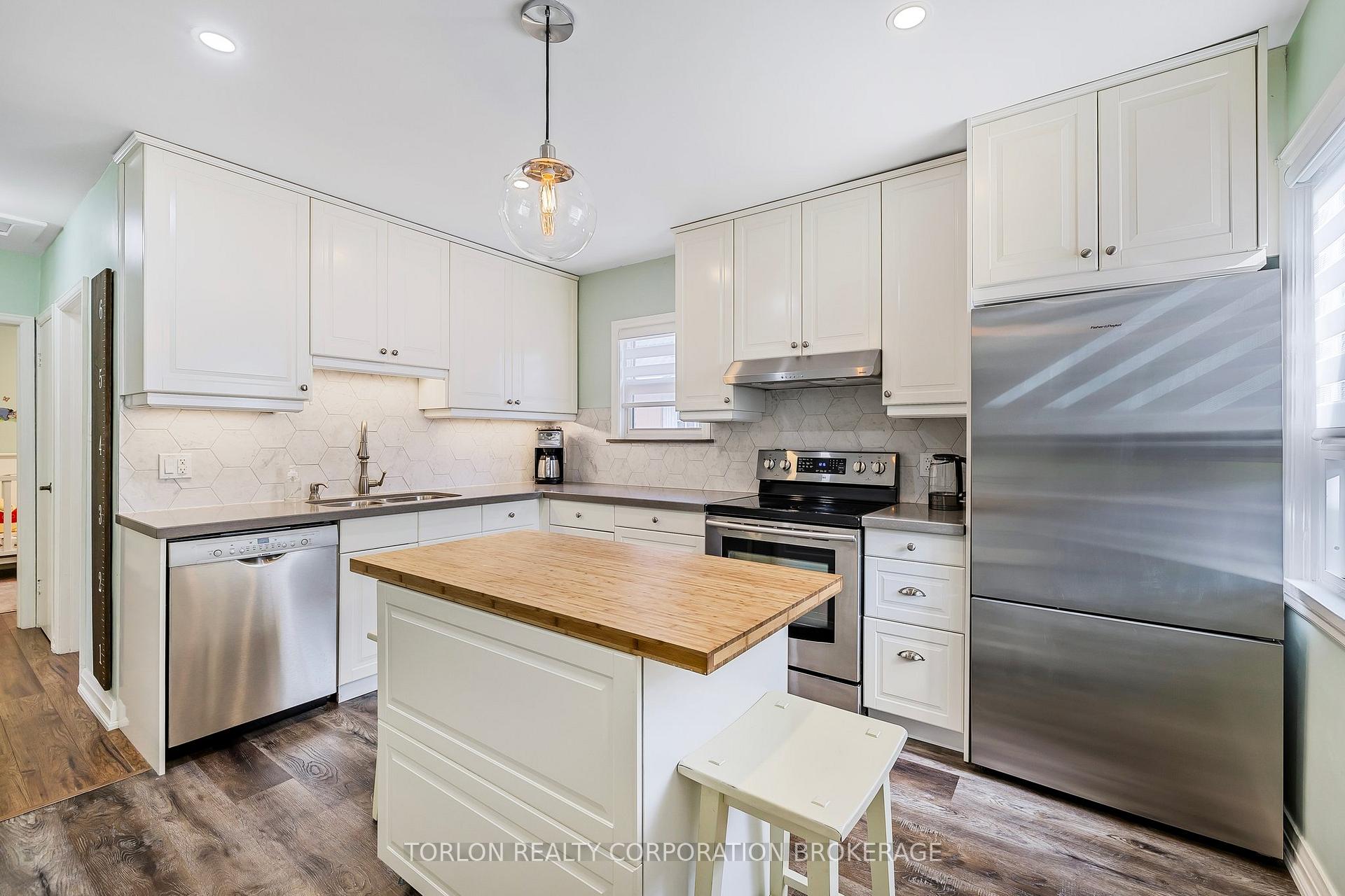 Photo 12 of 29 Mitcham Drive, Etobicoke, Alderwood — HOMEH