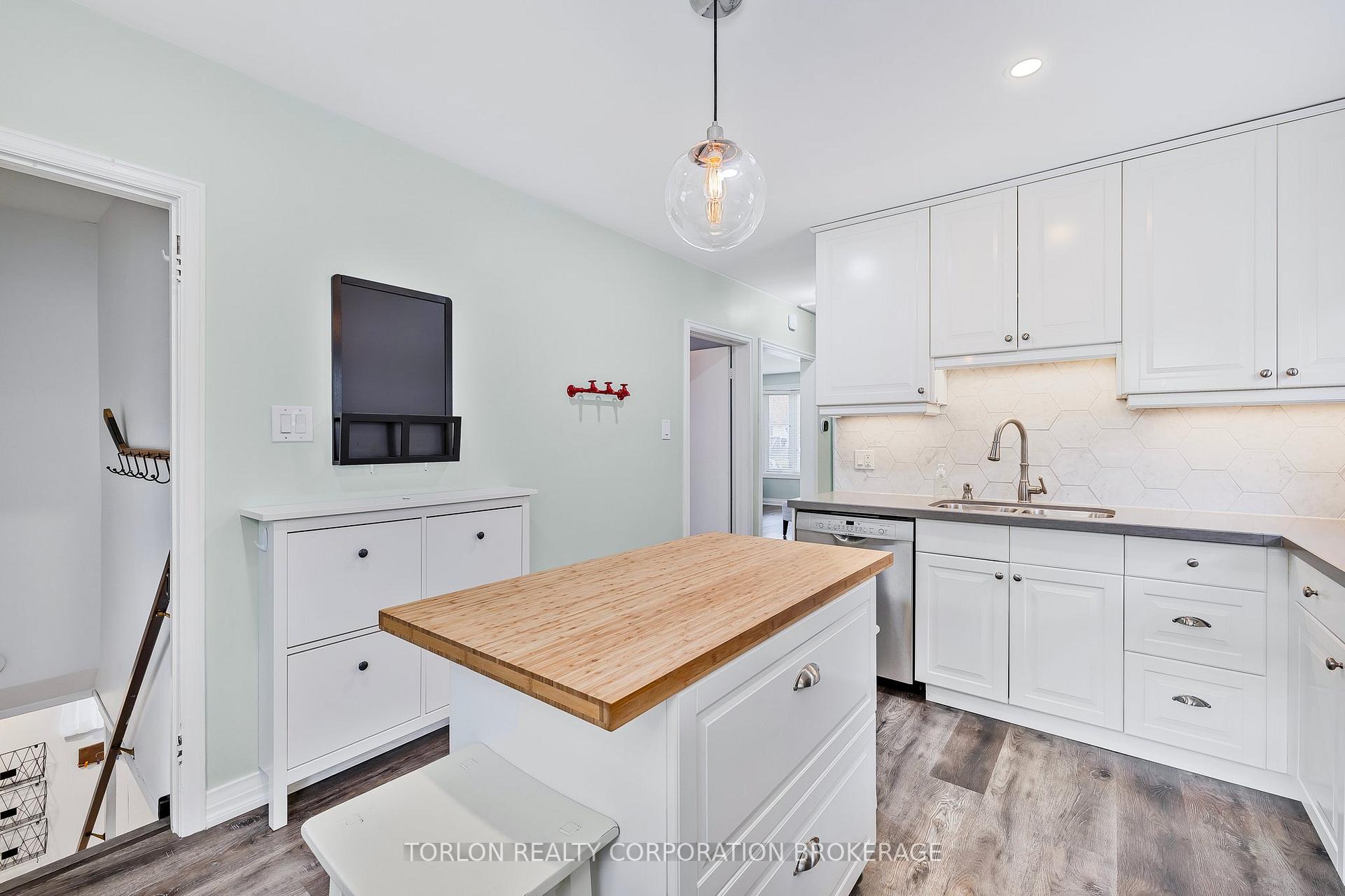 Photo 13 of 29 Mitcham Drive, Etobicoke, Alderwood — HOMEH