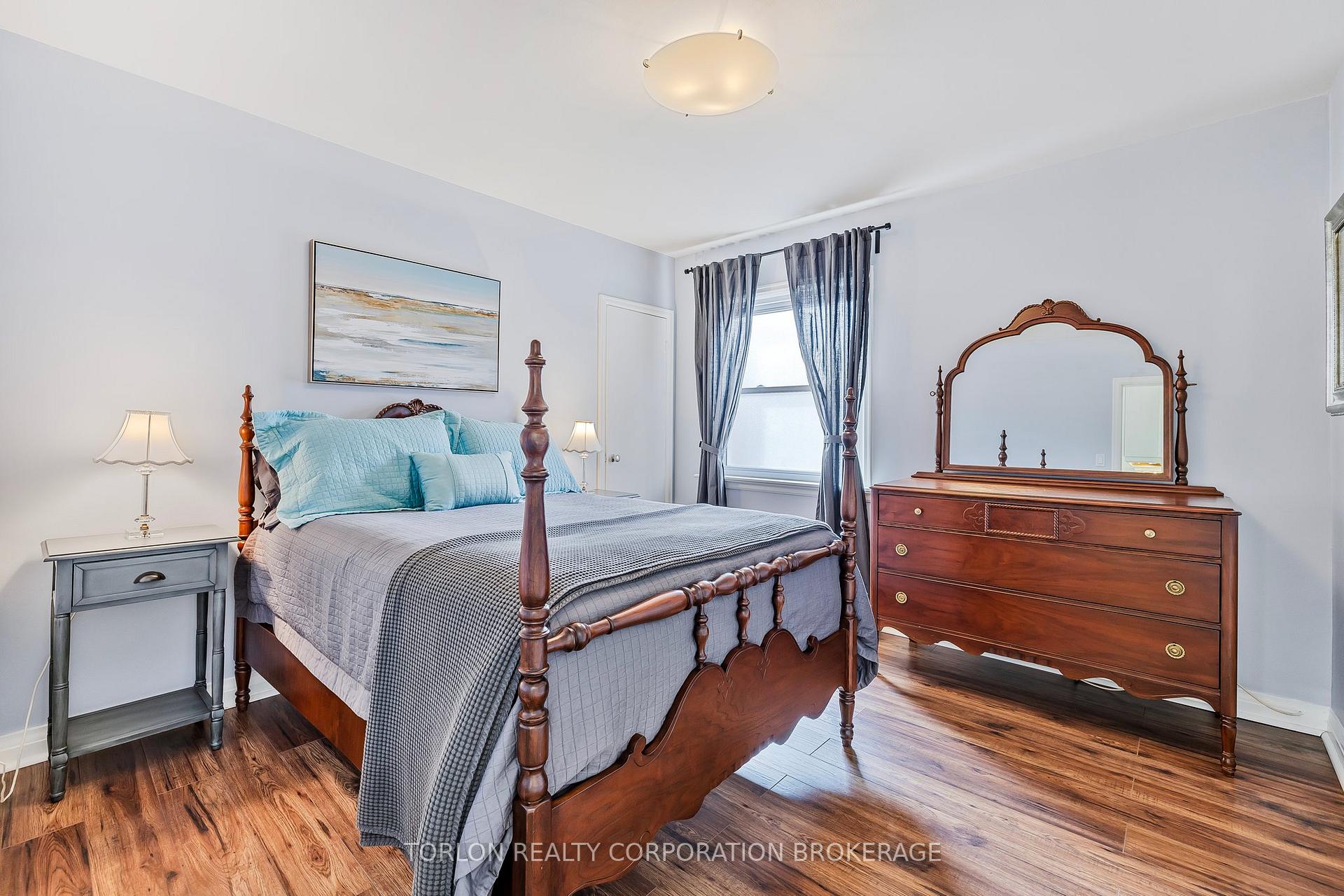 Photo 14 of 29 Mitcham Drive, Etobicoke, Alderwood — HOMEH