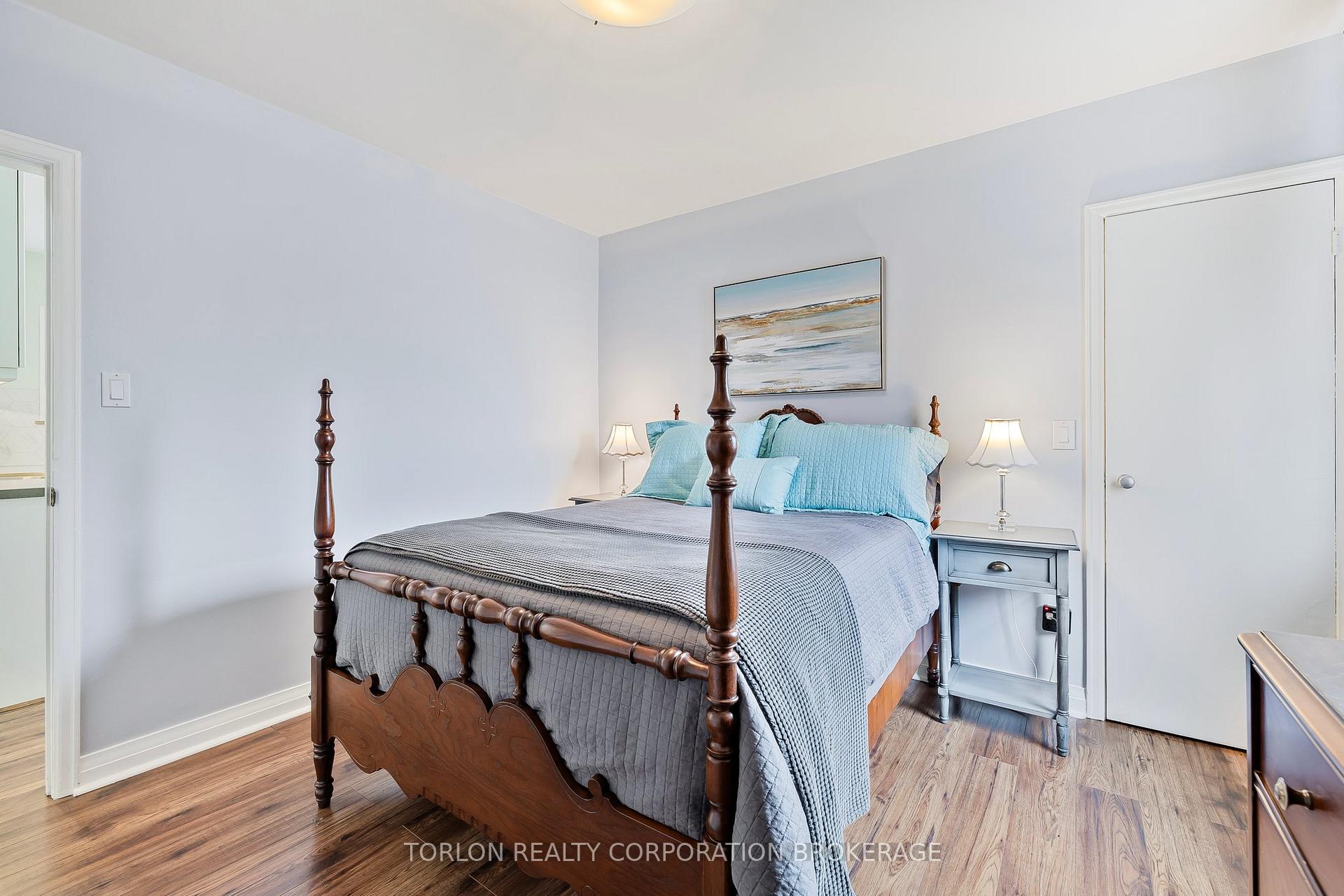Photo 15 of 29 Mitcham Drive, Etobicoke, Alderwood — HOMEH