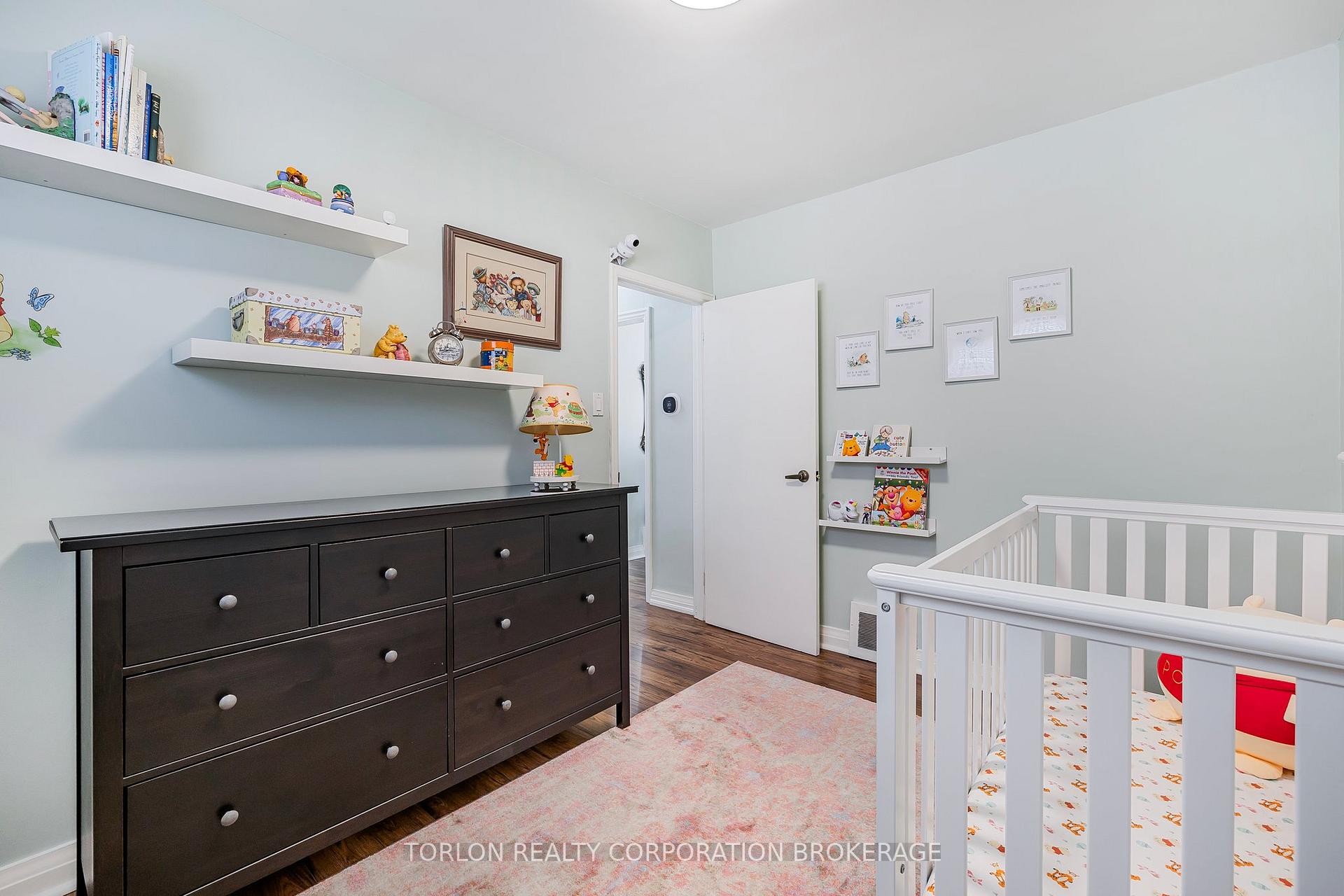 Photo 17 of 29 Mitcham Drive, Etobicoke, Alderwood — HOMEH