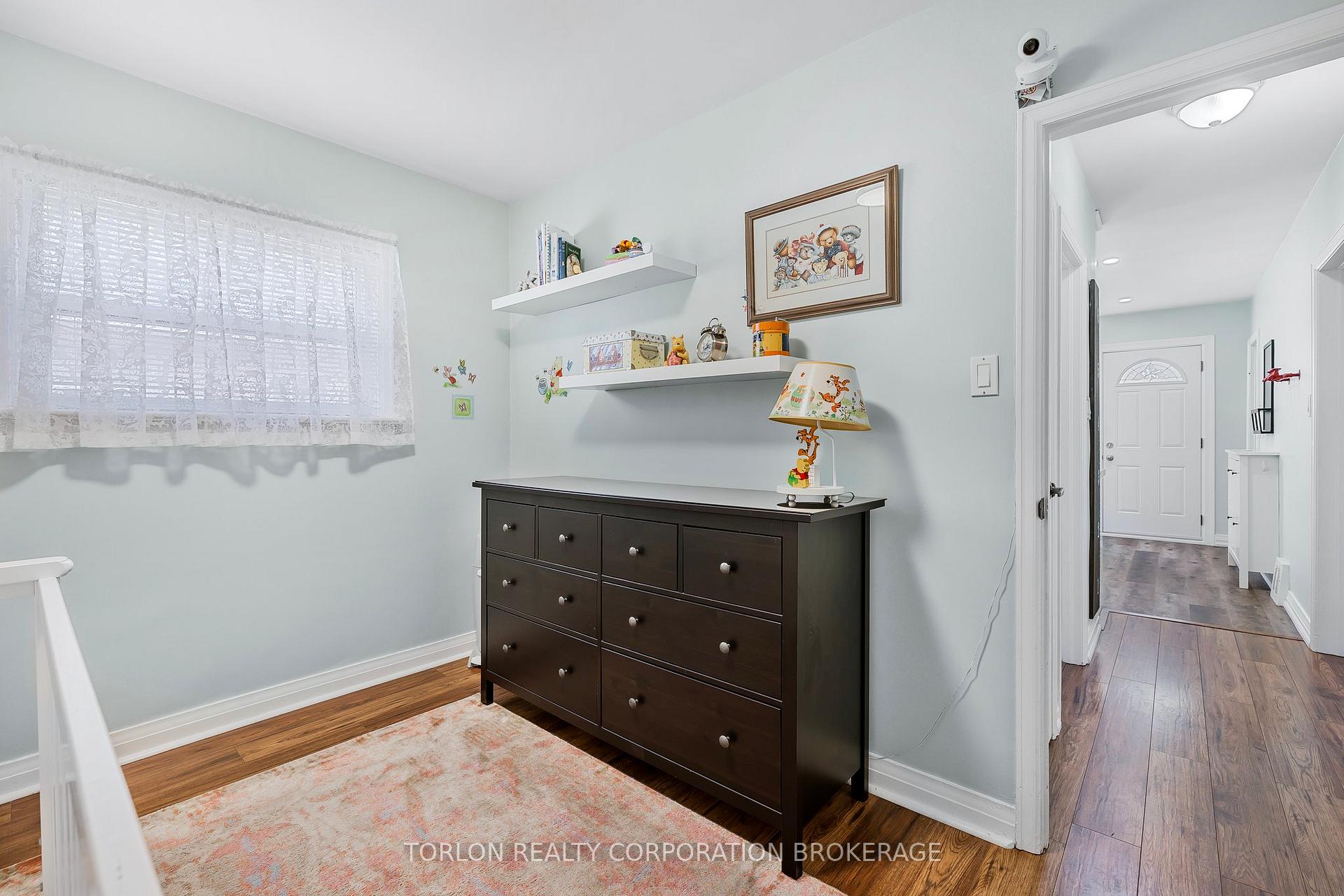 Photo 18 of 29 Mitcham Drive, Etobicoke, Alderwood — HOMEH