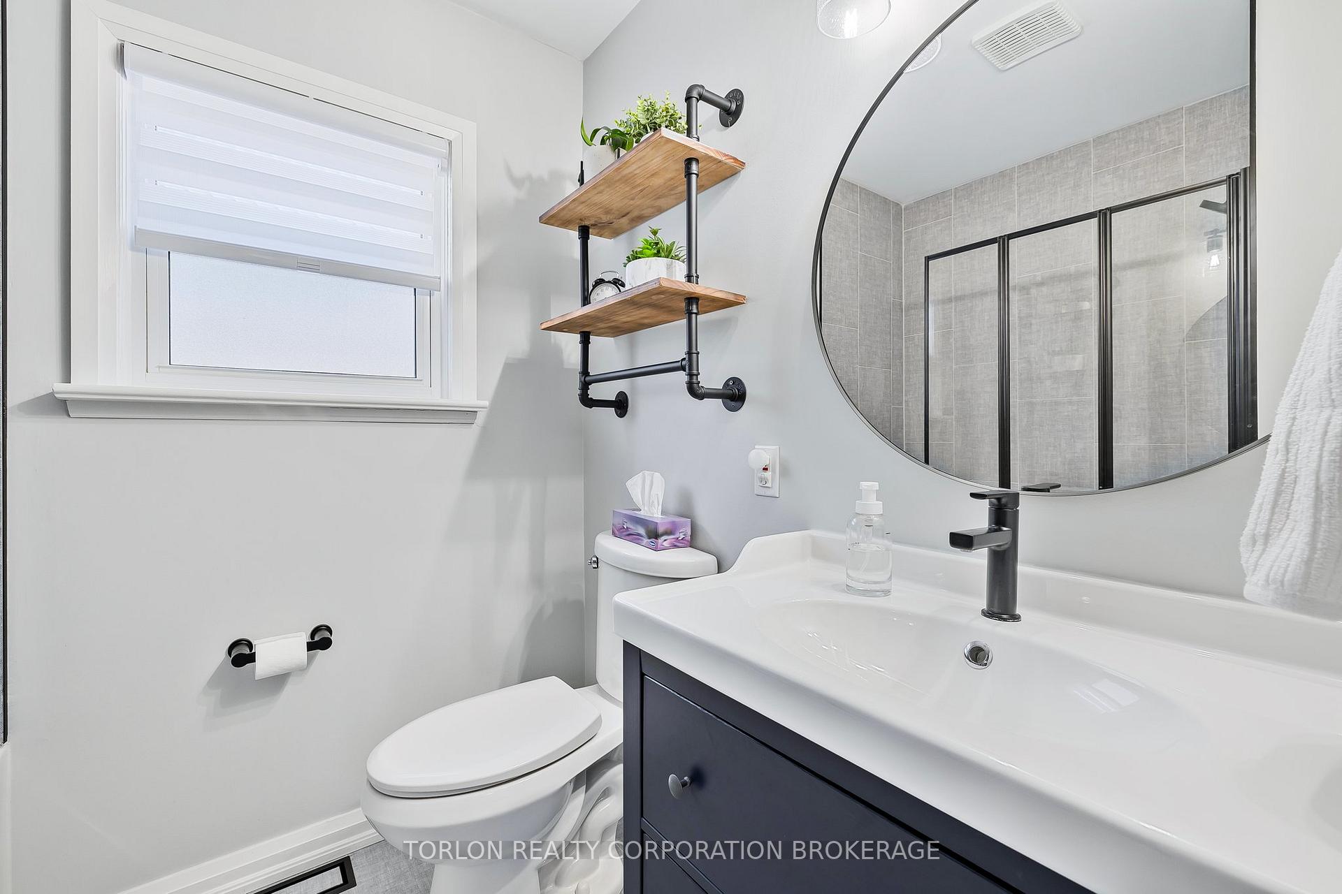 Photo 19 of 29 Mitcham Drive, Etobicoke, Alderwood — HOMEH