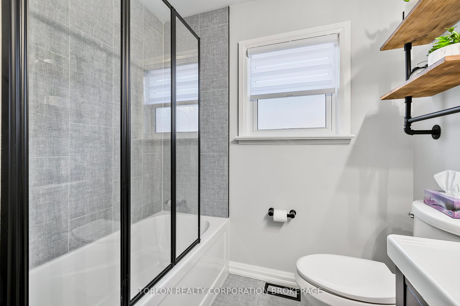 Photo 20 of 29 Mitcham Drive, Etobicoke, Alderwood — HOMEH