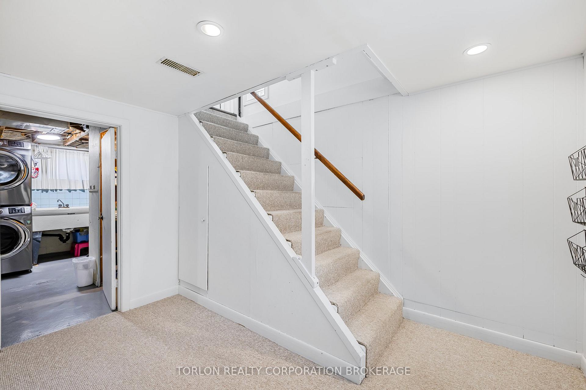 Photo 21 of 29 Mitcham Drive, Etobicoke, Alderwood — HOMEH