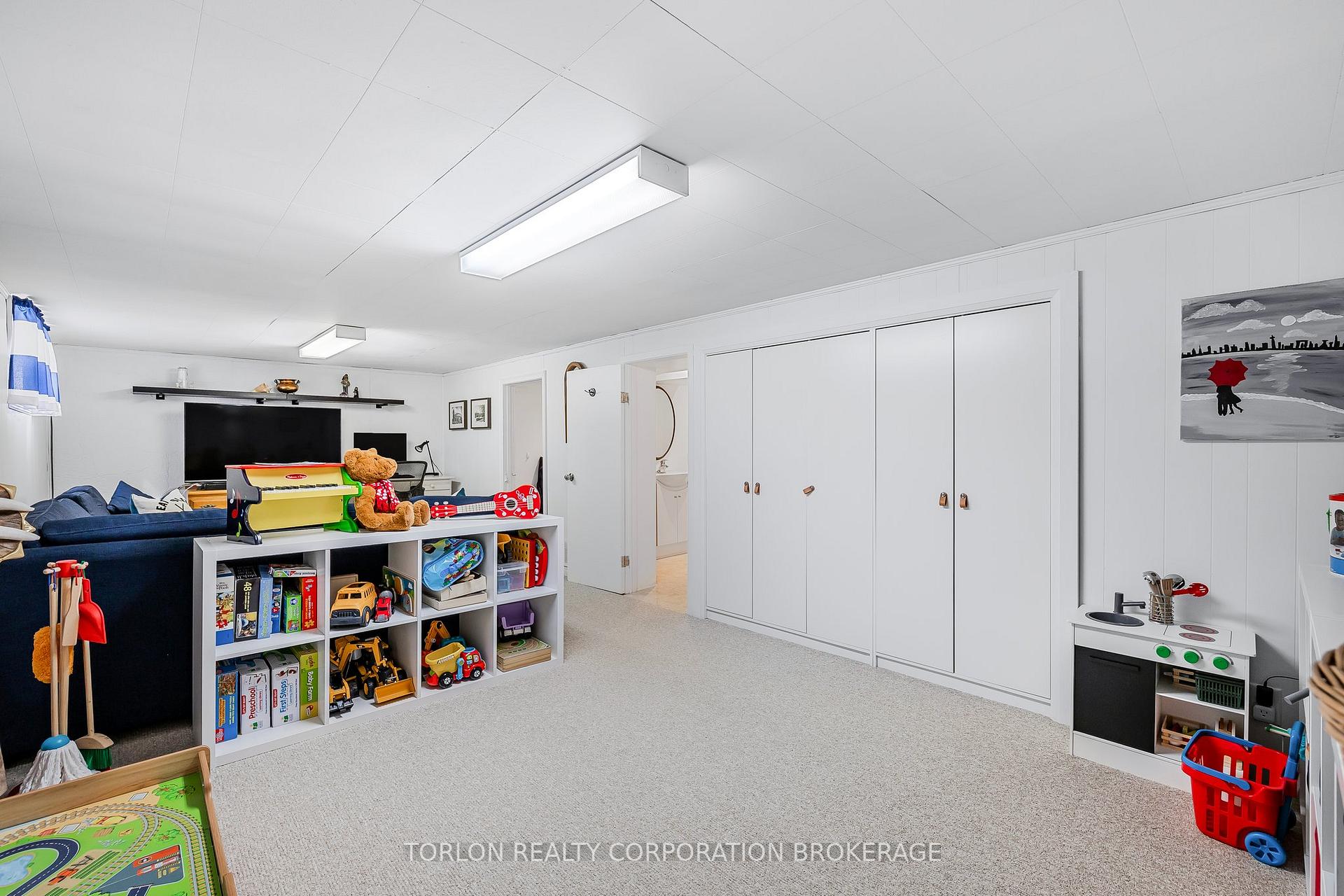 Photo 23 of 29 Mitcham Drive, Etobicoke, Alderwood — HOMEH