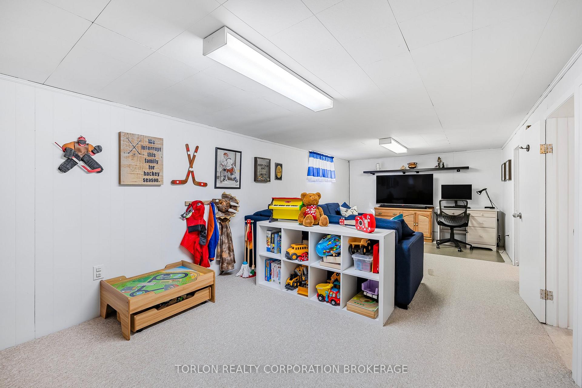 Photo 24 of 29 Mitcham Drive, Etobicoke, Alderwood — HOMEH