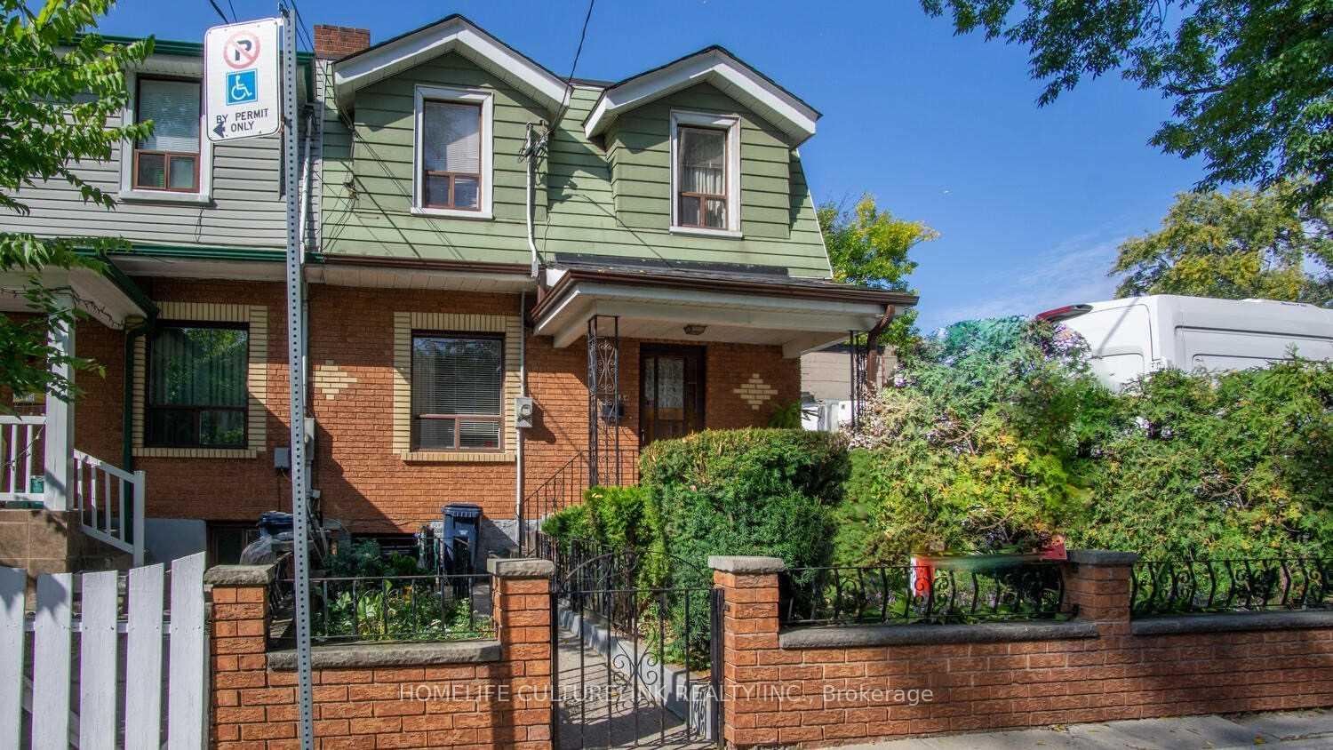 Front of Unit LowerFl, 784 Adelaide Street