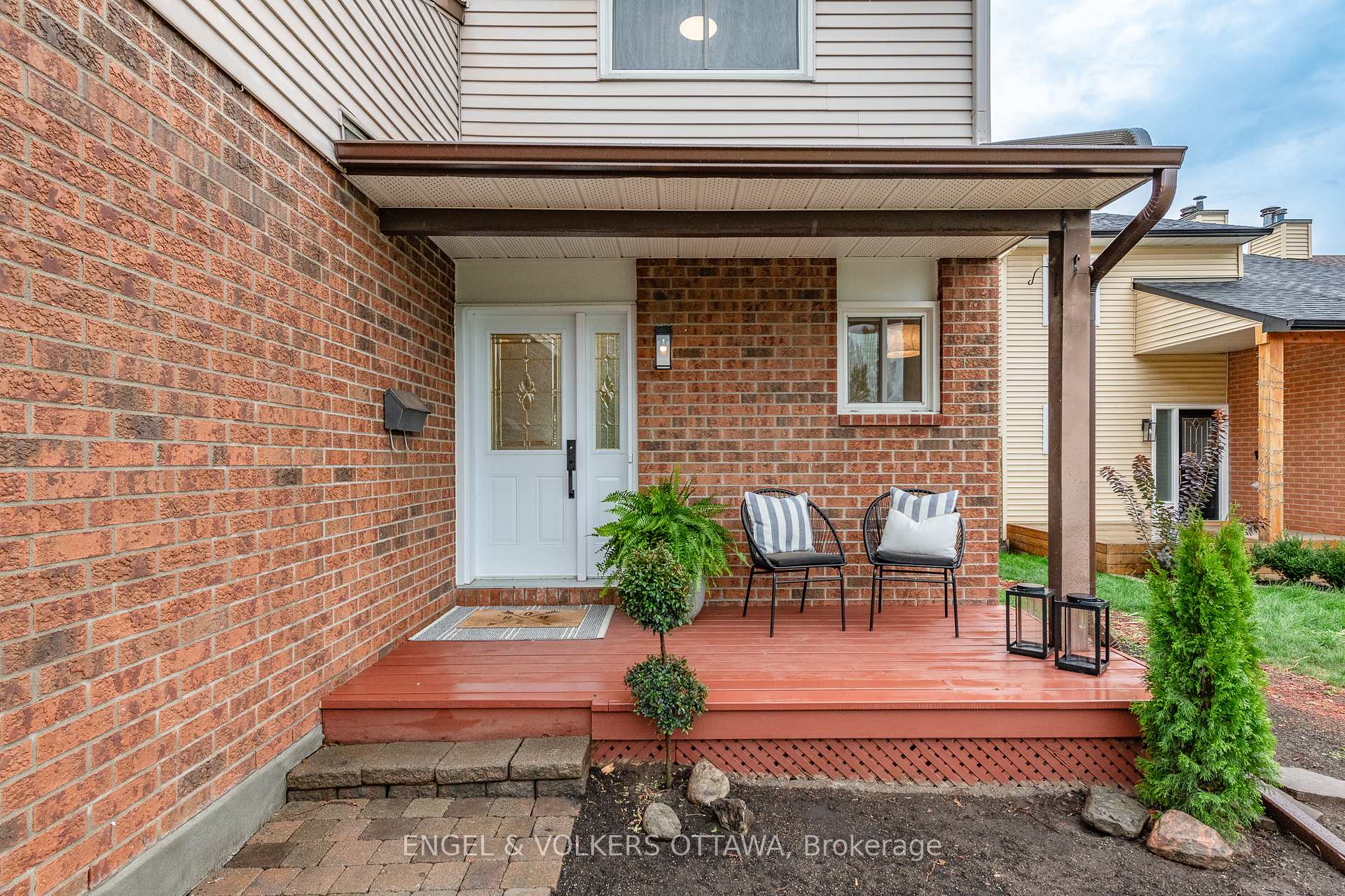 Photo 2 of 39 Benlark Road, Ottawa, Barrhaven - On the Green — HOMEH