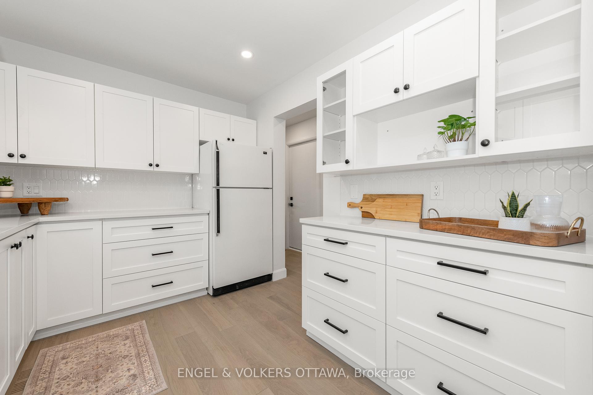 Photo 14 of 39 Benlark Road, Ottawa, Barrhaven - On the Green — HOMEH