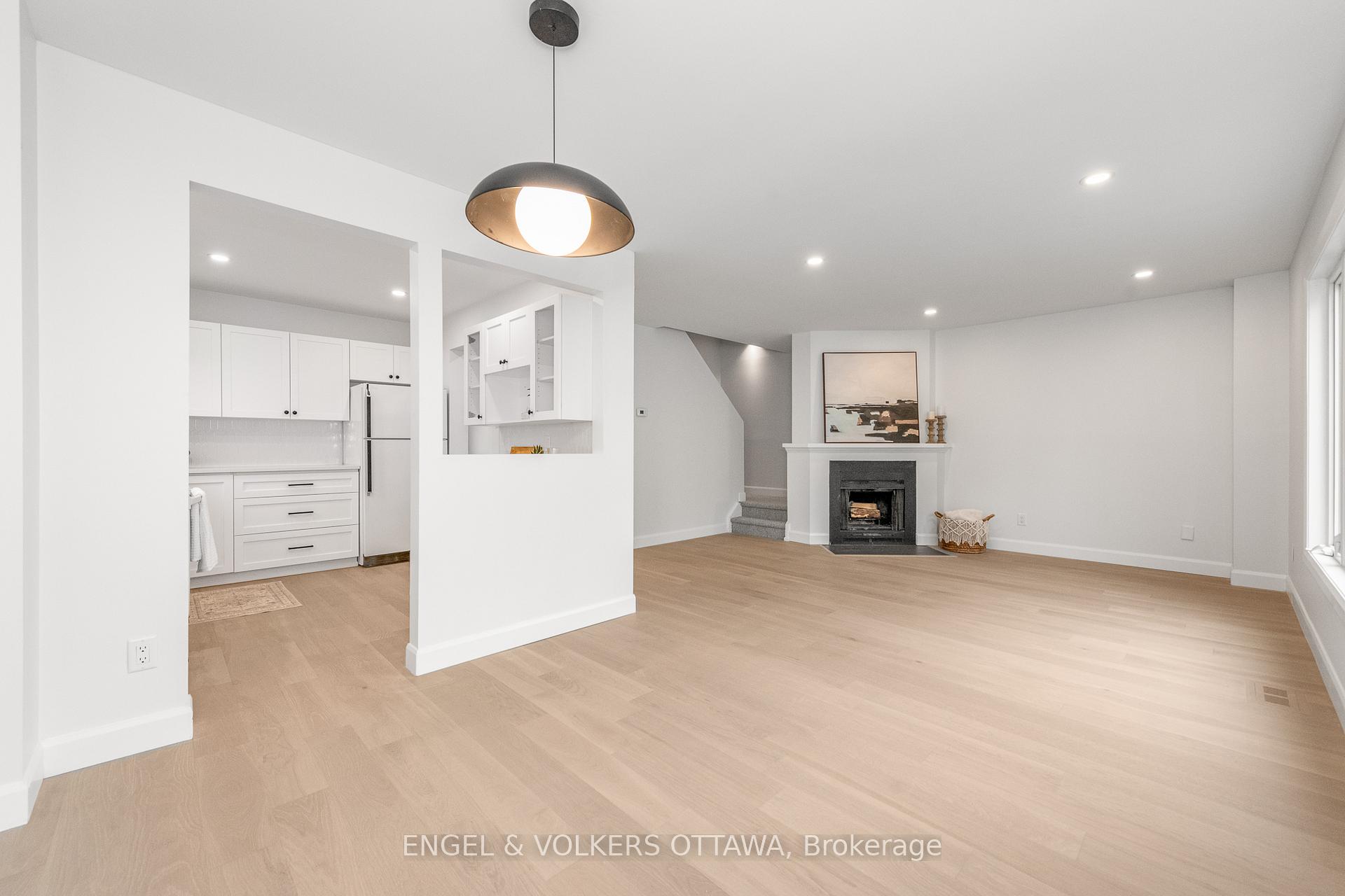 Photo 23 of 39 Benlark Road, Ottawa, Barrhaven - On the Green — HOMEH