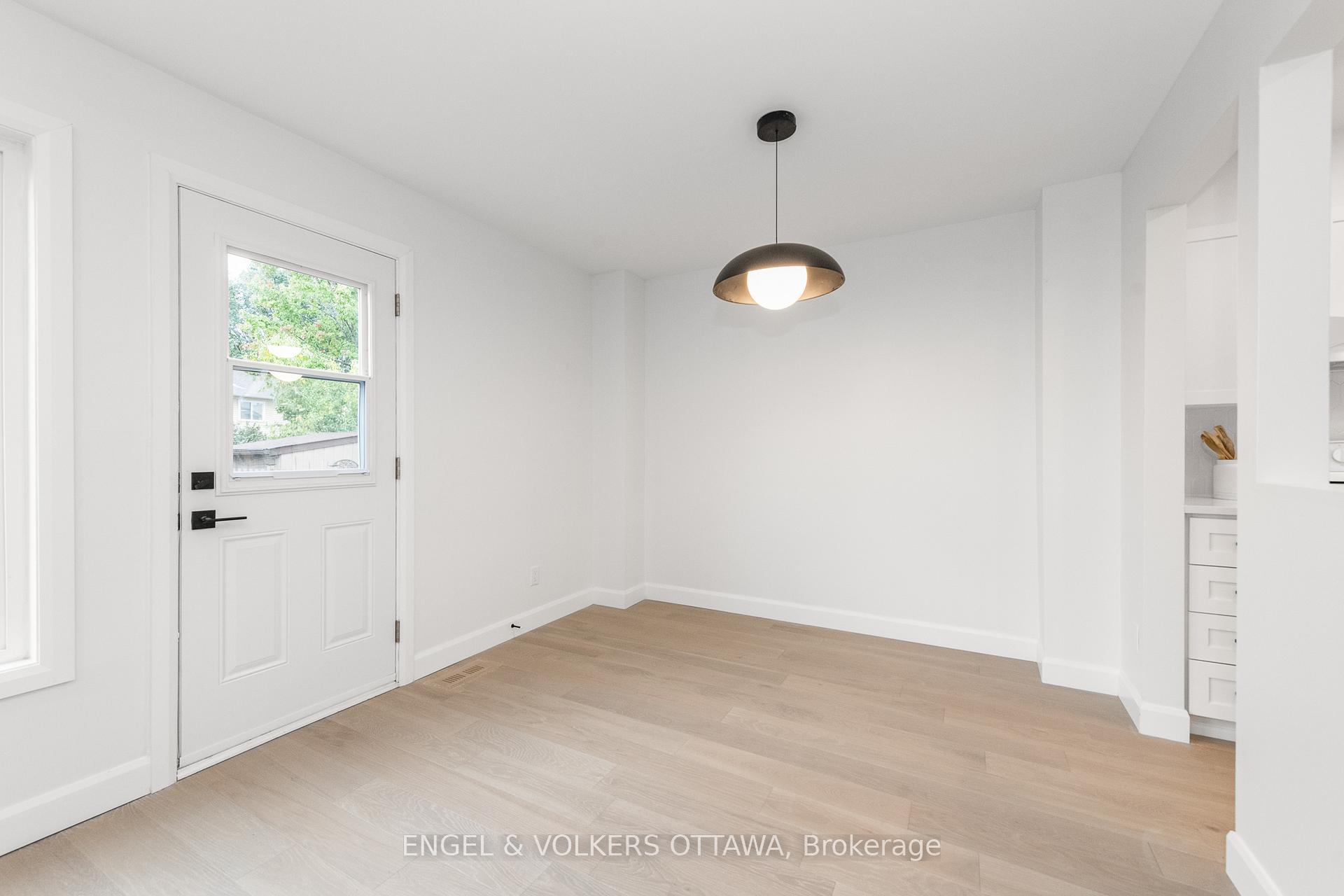 Photo 18 of 39 Benlark Road, Ottawa, Barrhaven - On the Green — HOMEH