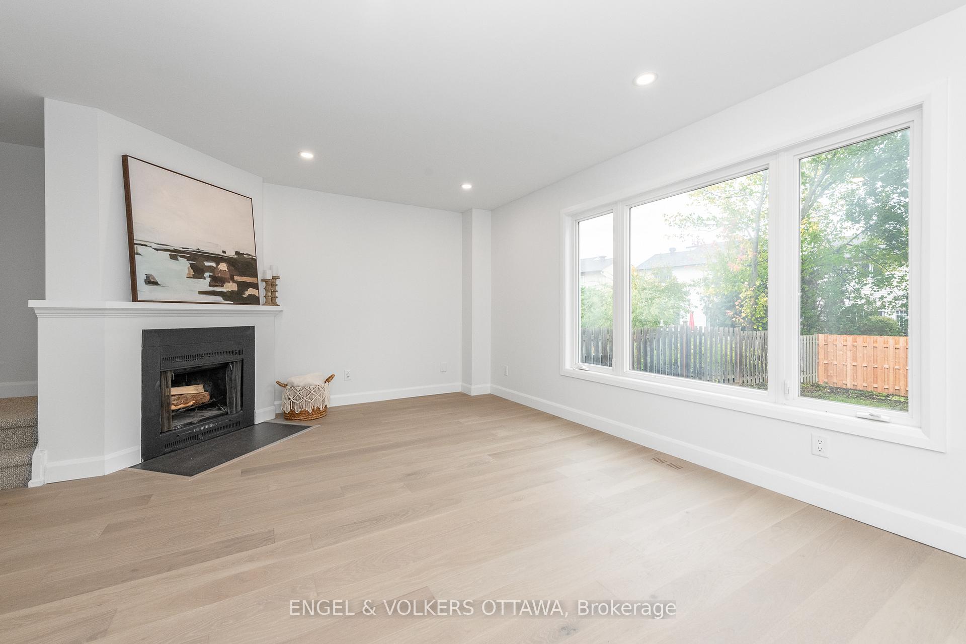 Photo 19 of 39 Benlark Road, Ottawa, Barrhaven - On the Green — HOMEH